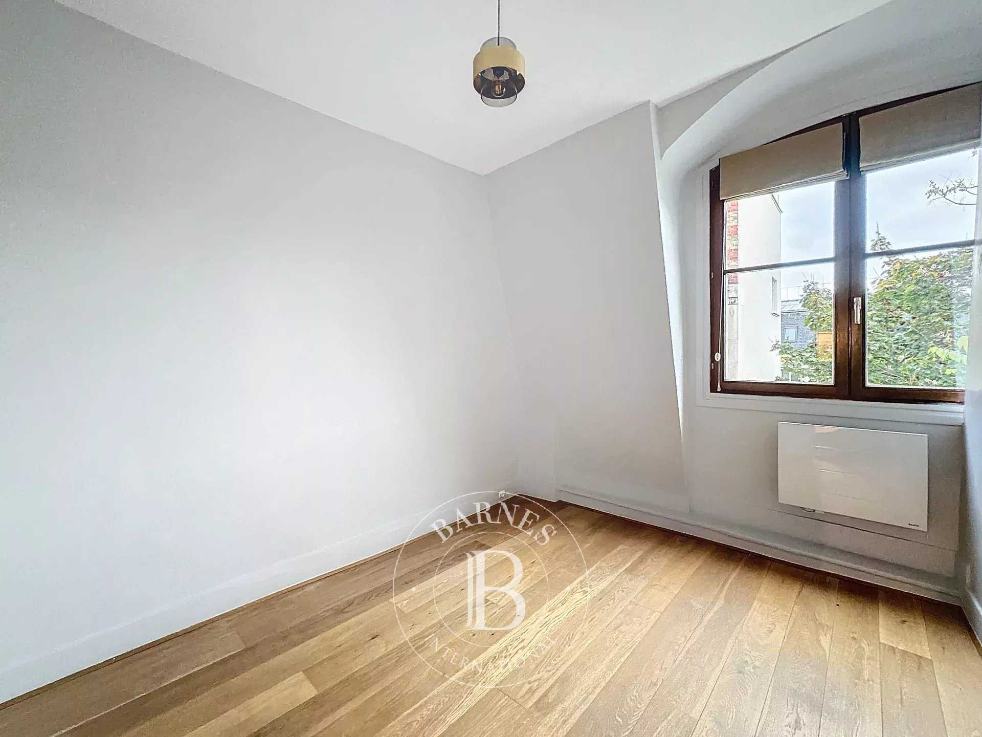 Paris  - Appartement 3 Pi&egrave;ces 2 Chambres