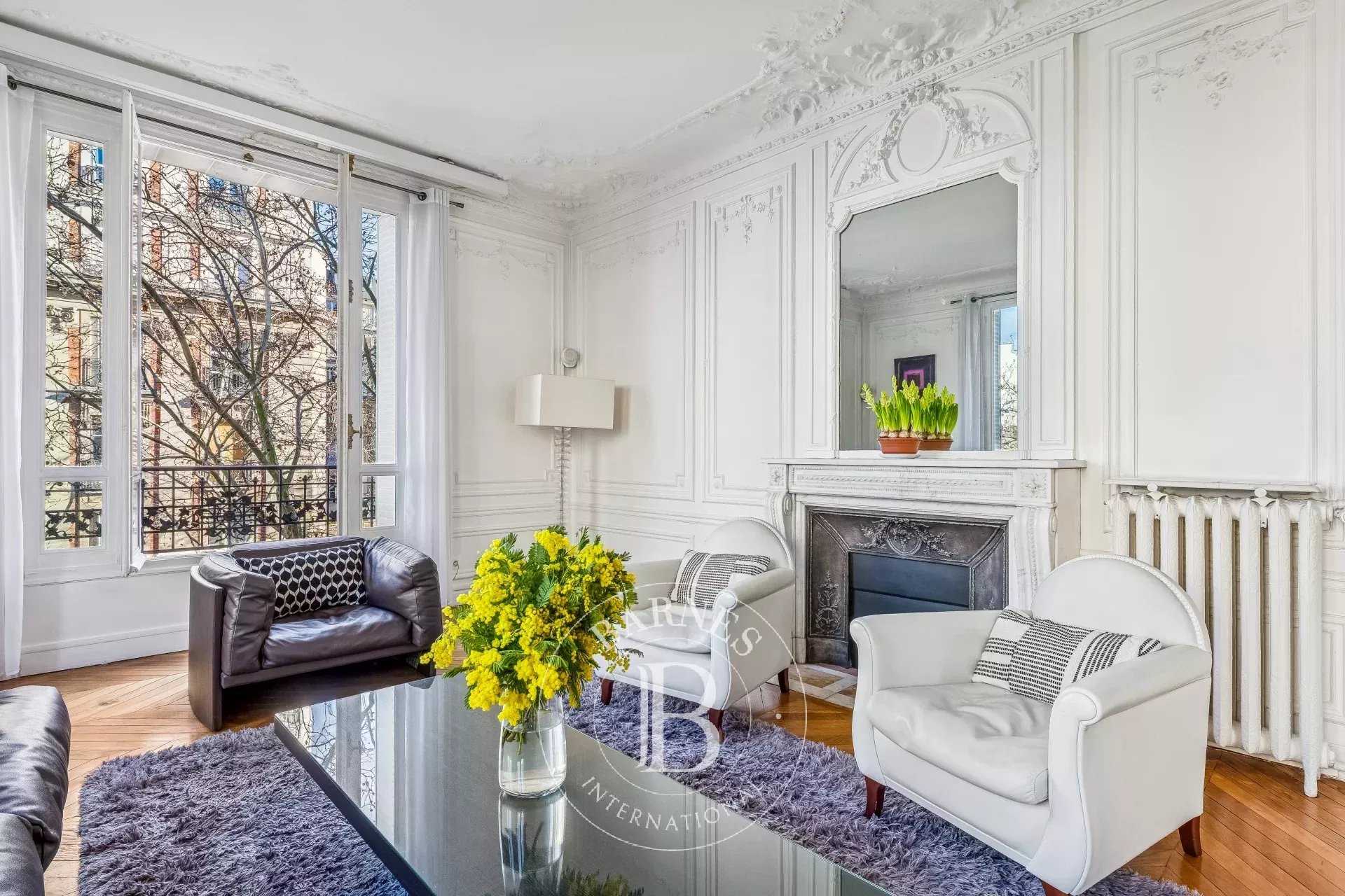 Paris  - Appartement 5 Pi&egrave;ces 3 Chambres