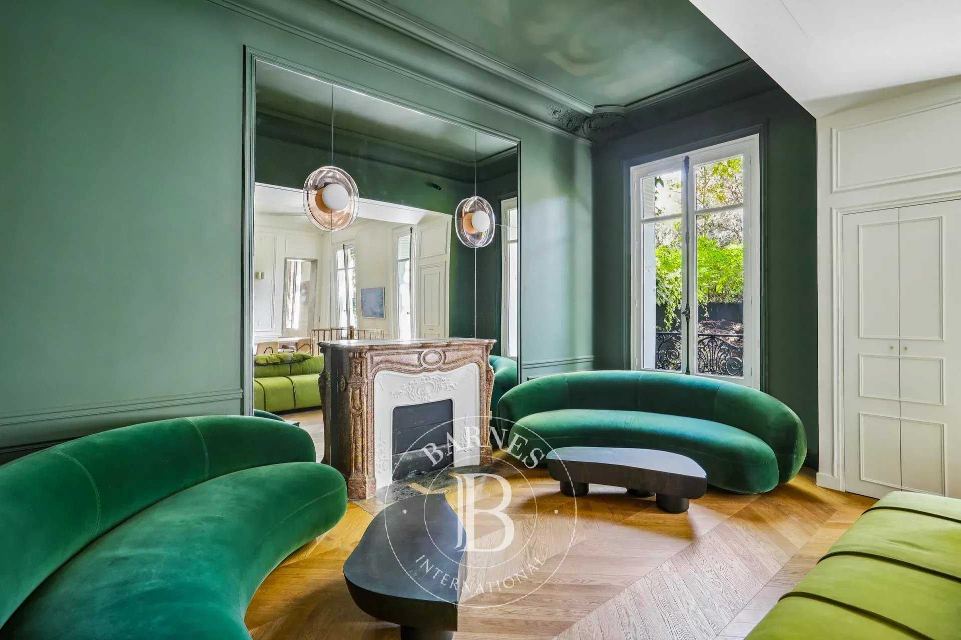 Paris  - Appartement 5 Pièces 3 Chambres