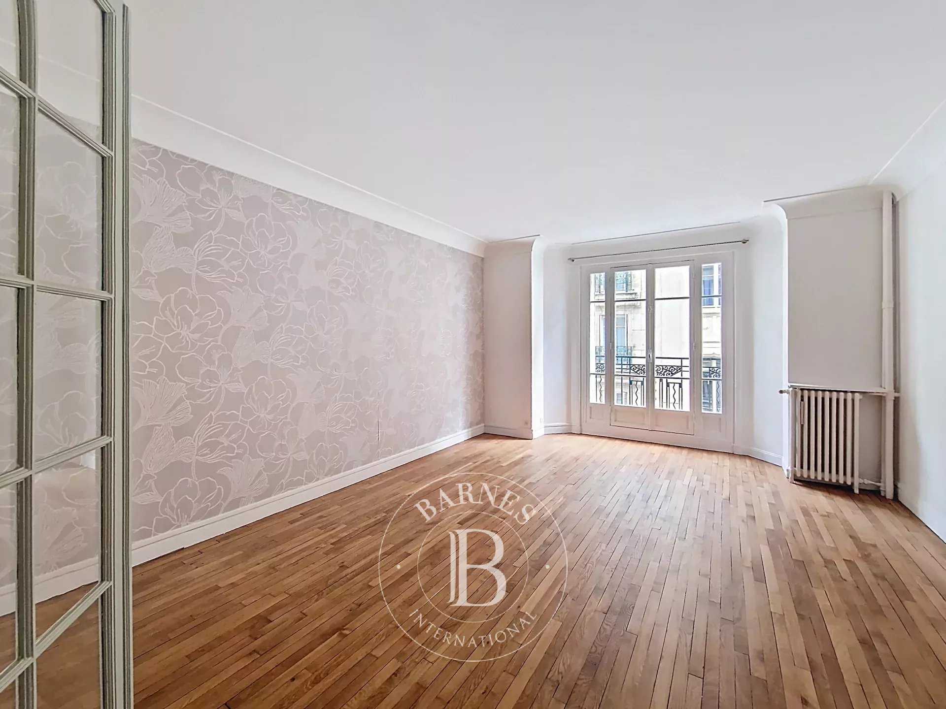 Paris  - Apartment 3 Bedrooms