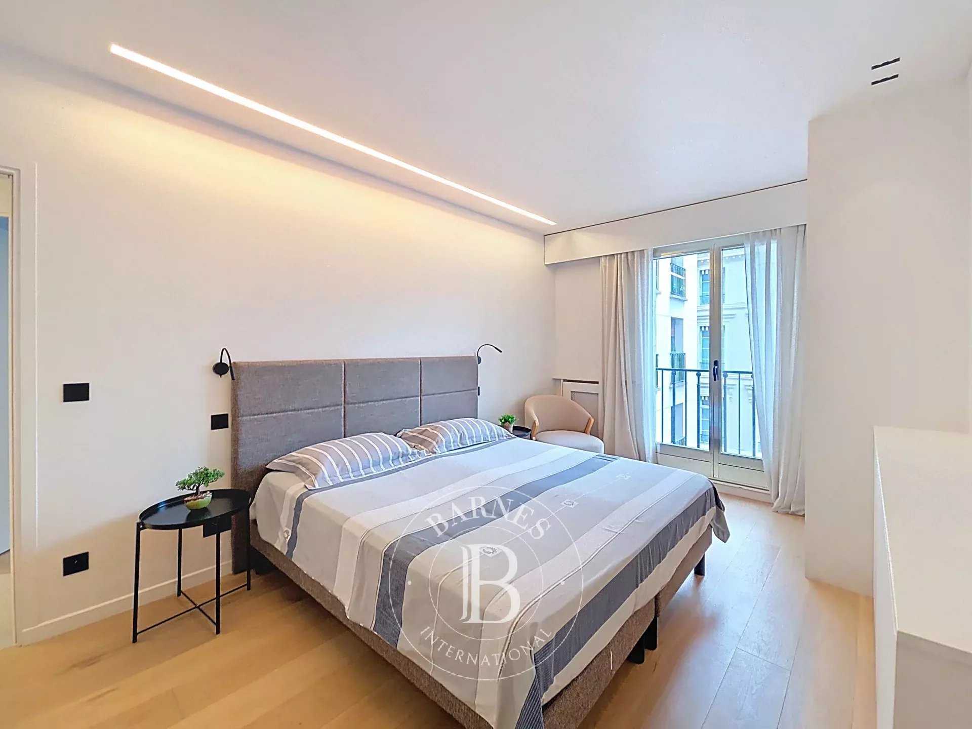 Paris  - Appartement 5 Pi&egrave;ces 2 Chambres