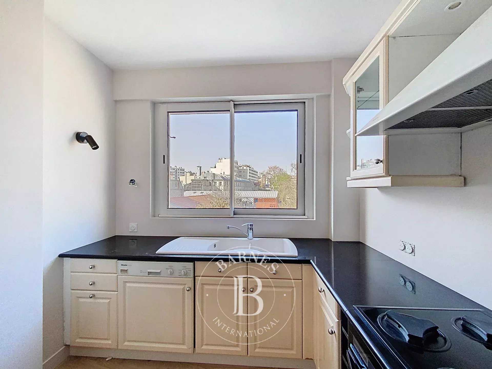 Paris  - Appartement 2 Pièces, 1 Chambre