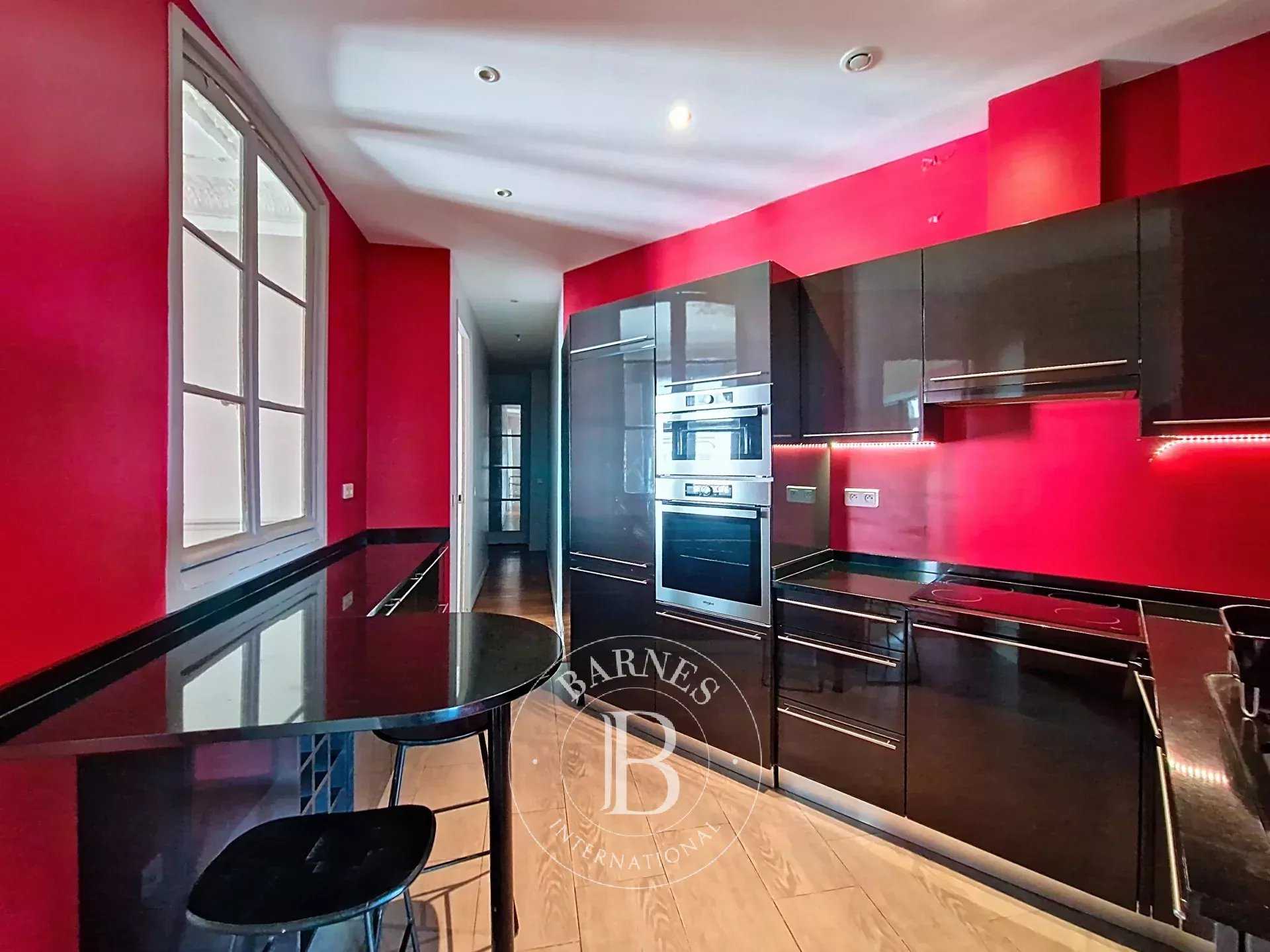 Paris  - Appartement 3 Pièces 2 Chambres