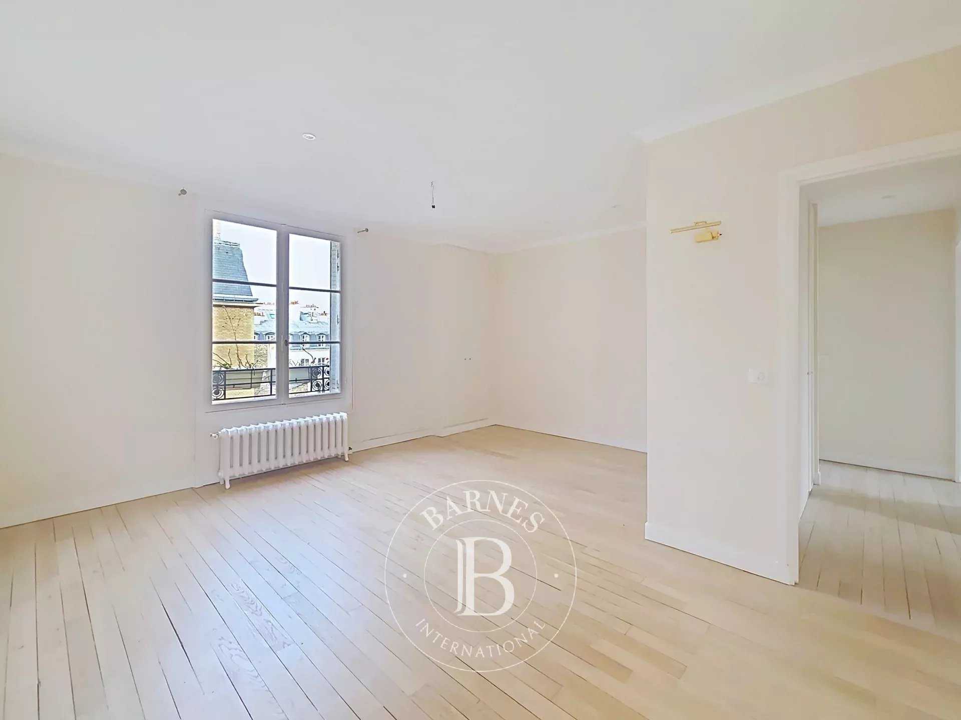 Paris  - Appartement 4 Pi&egrave;ces 2 Chambres