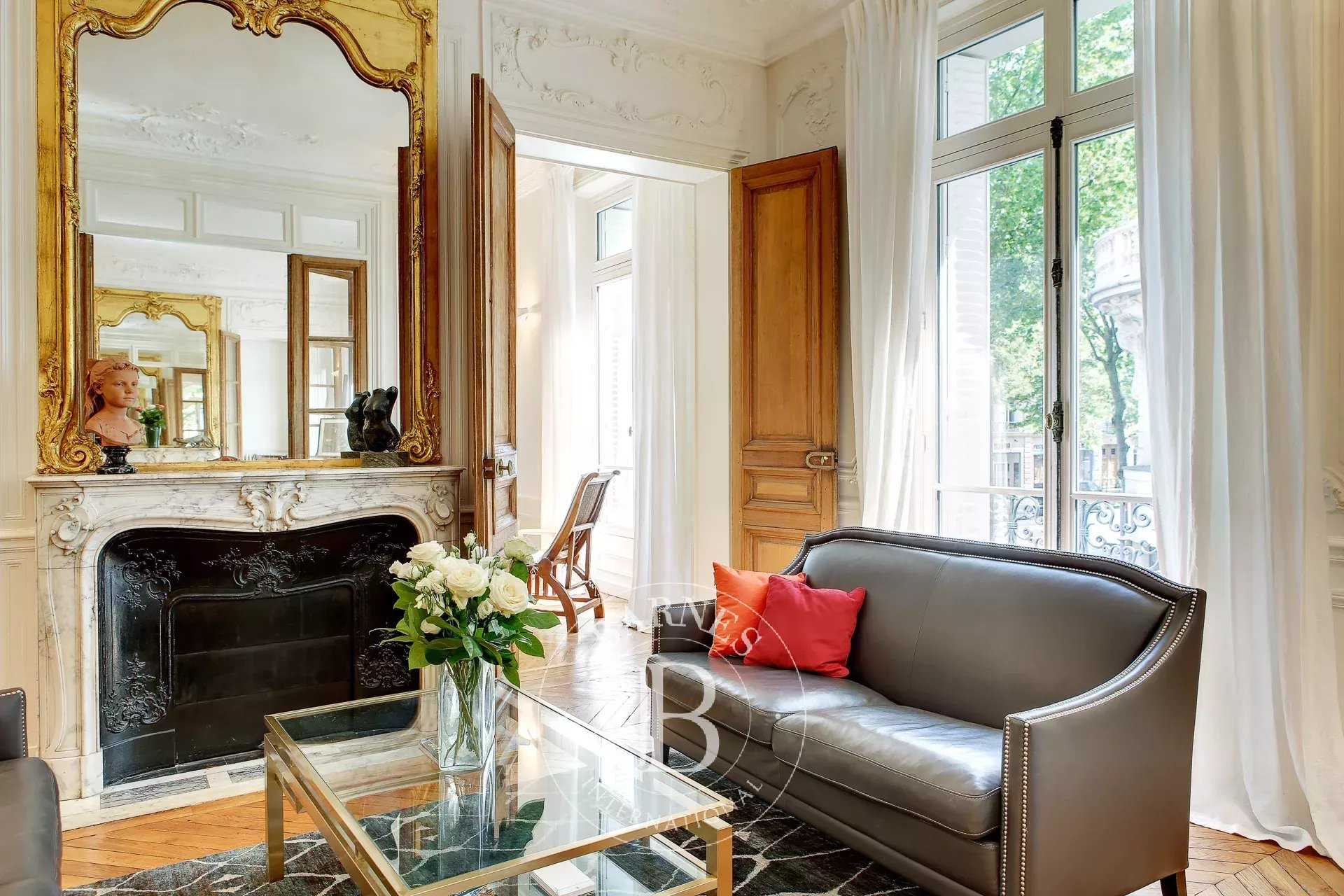 Paris  - Appartement 7 Pi&egrave;ces 4 Chambres