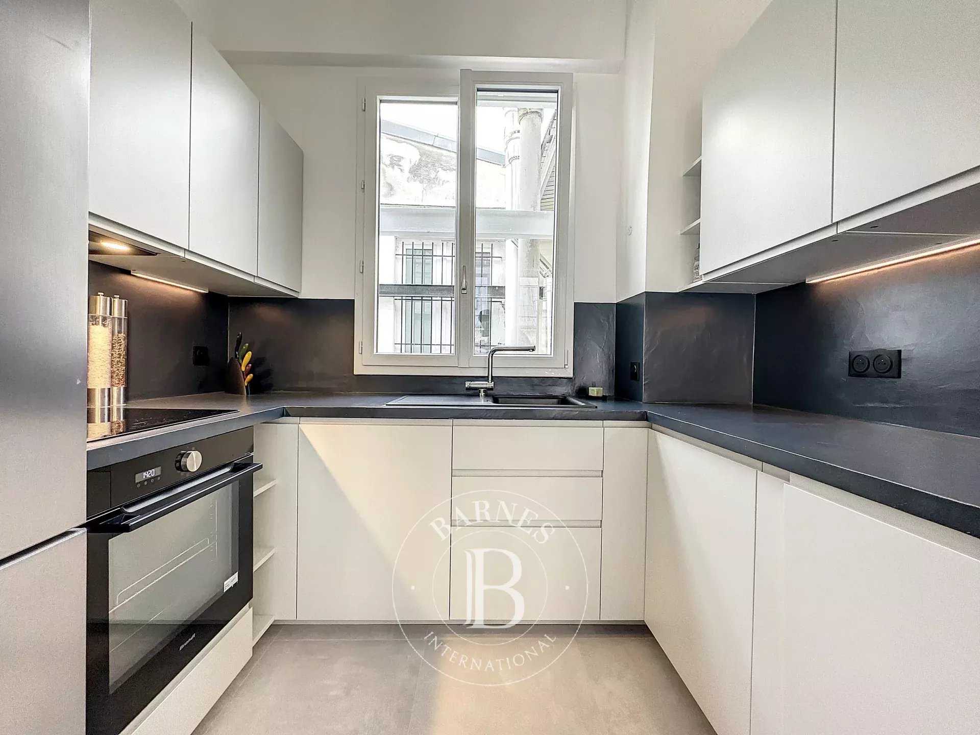 Paris  - Appartement 2 Pièces, 1 Chambre