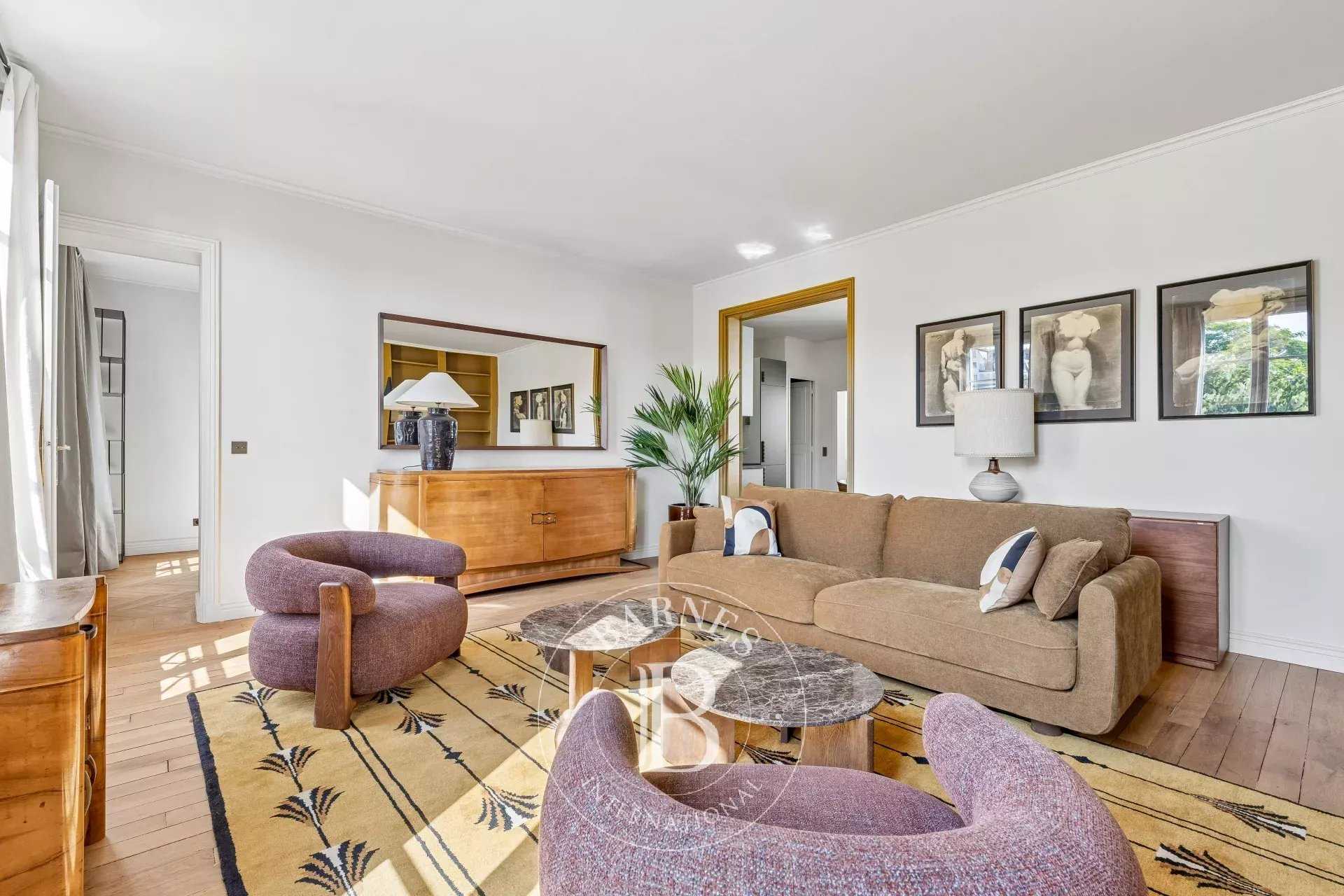 Paris  - Appartement 3 Pi&egrave;ces 2 Chambres