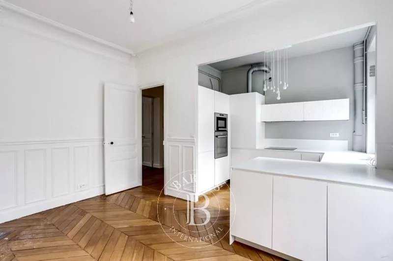 Paris  - Appartement 5 Pièces 2 Chambres