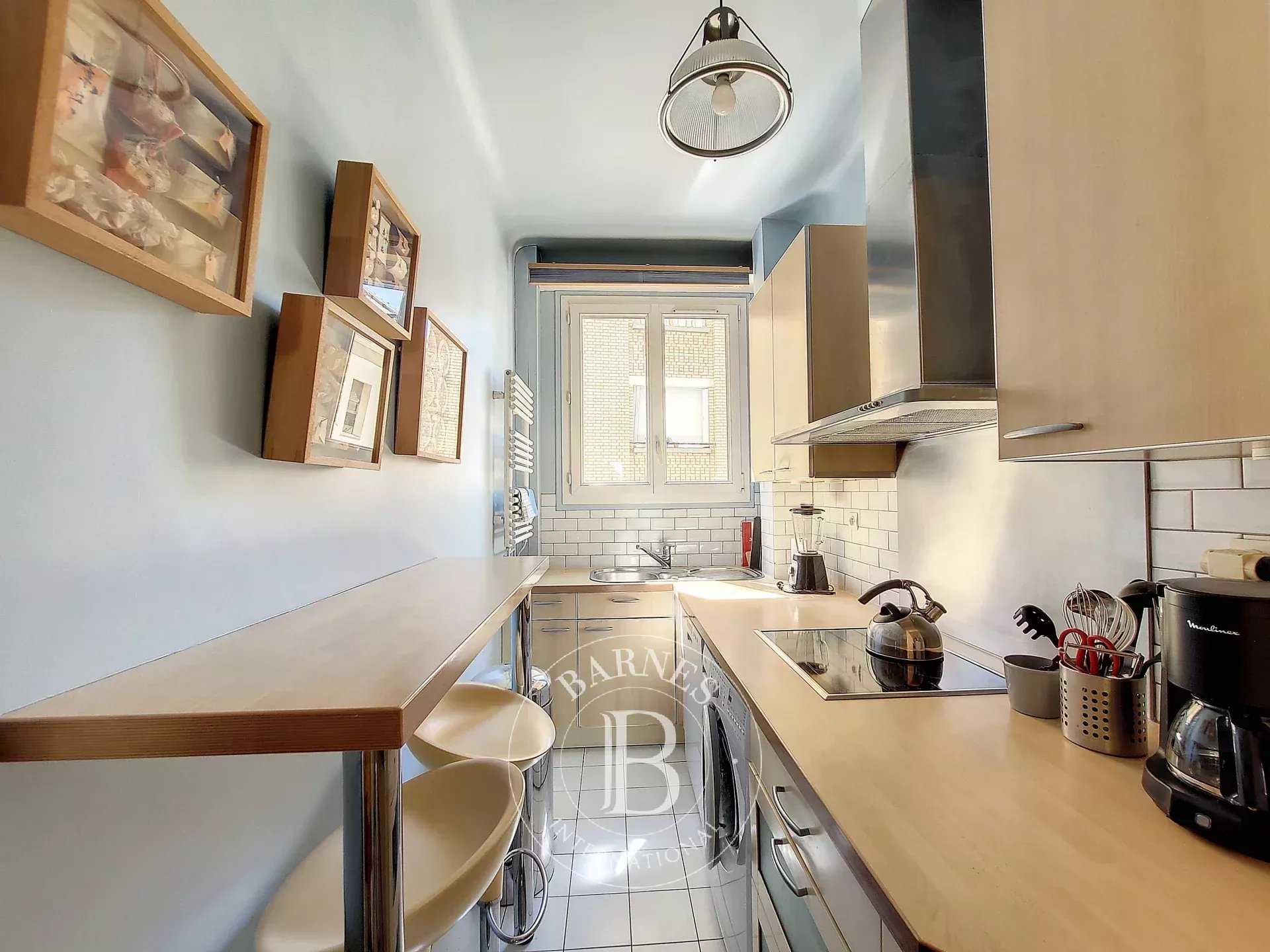 Paris  - Appartement 3 Pi&egrave;ces 2 Chambres