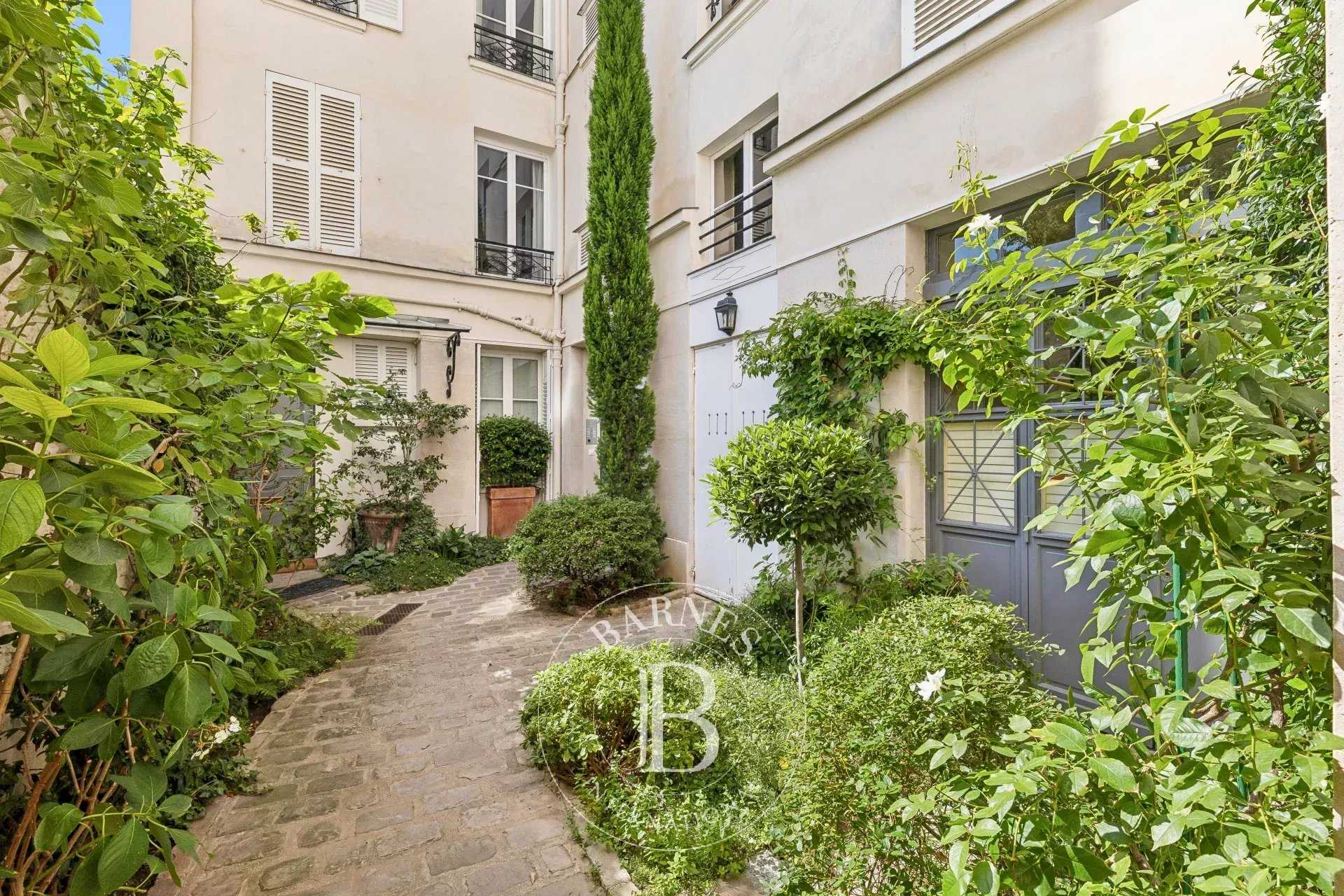 Paris  - Appartement 3 Pi&egrave;ces 2 Chambres