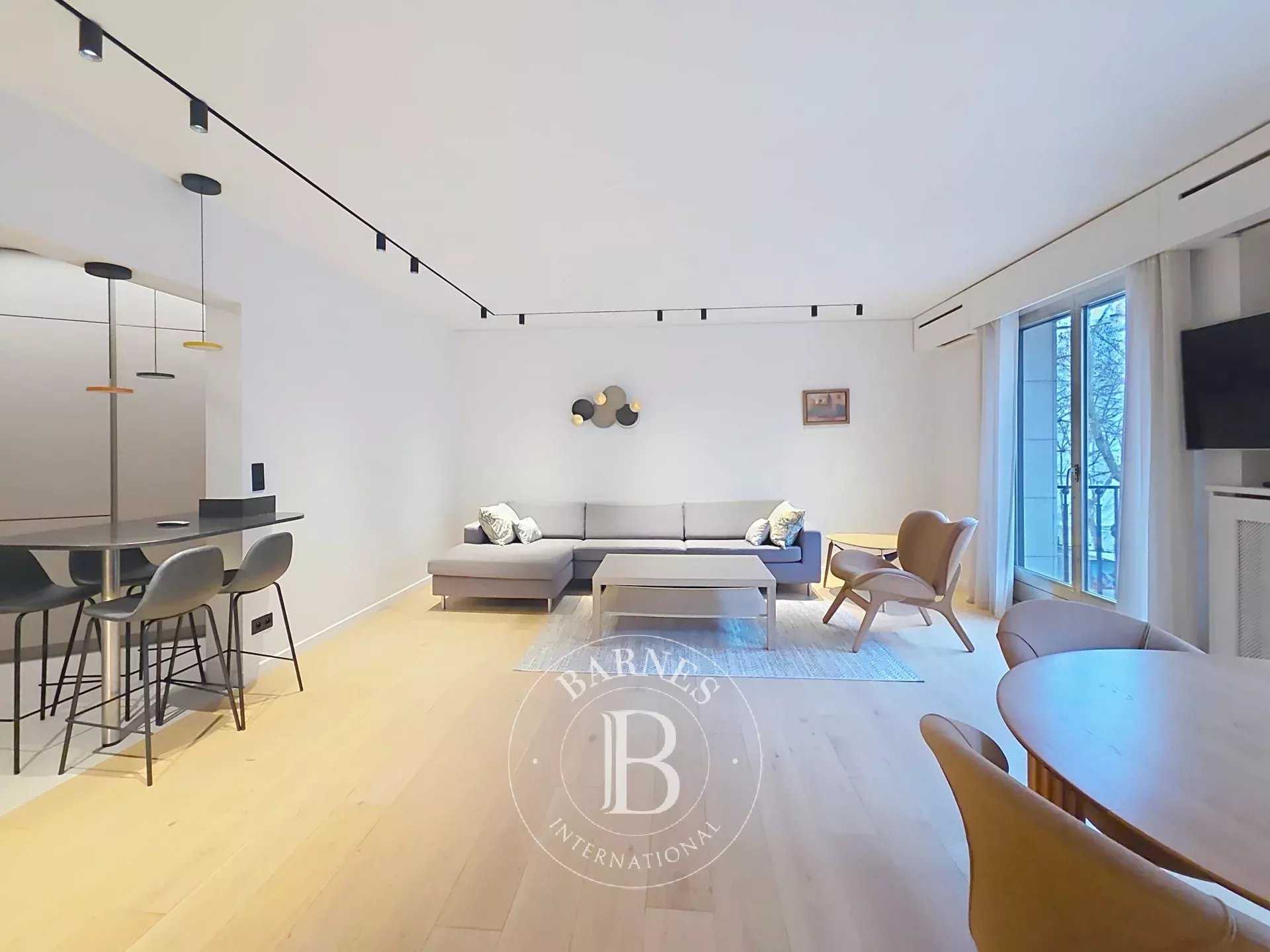 Paris  - Appartement 5 Pi&egrave;ces 2 Chambres