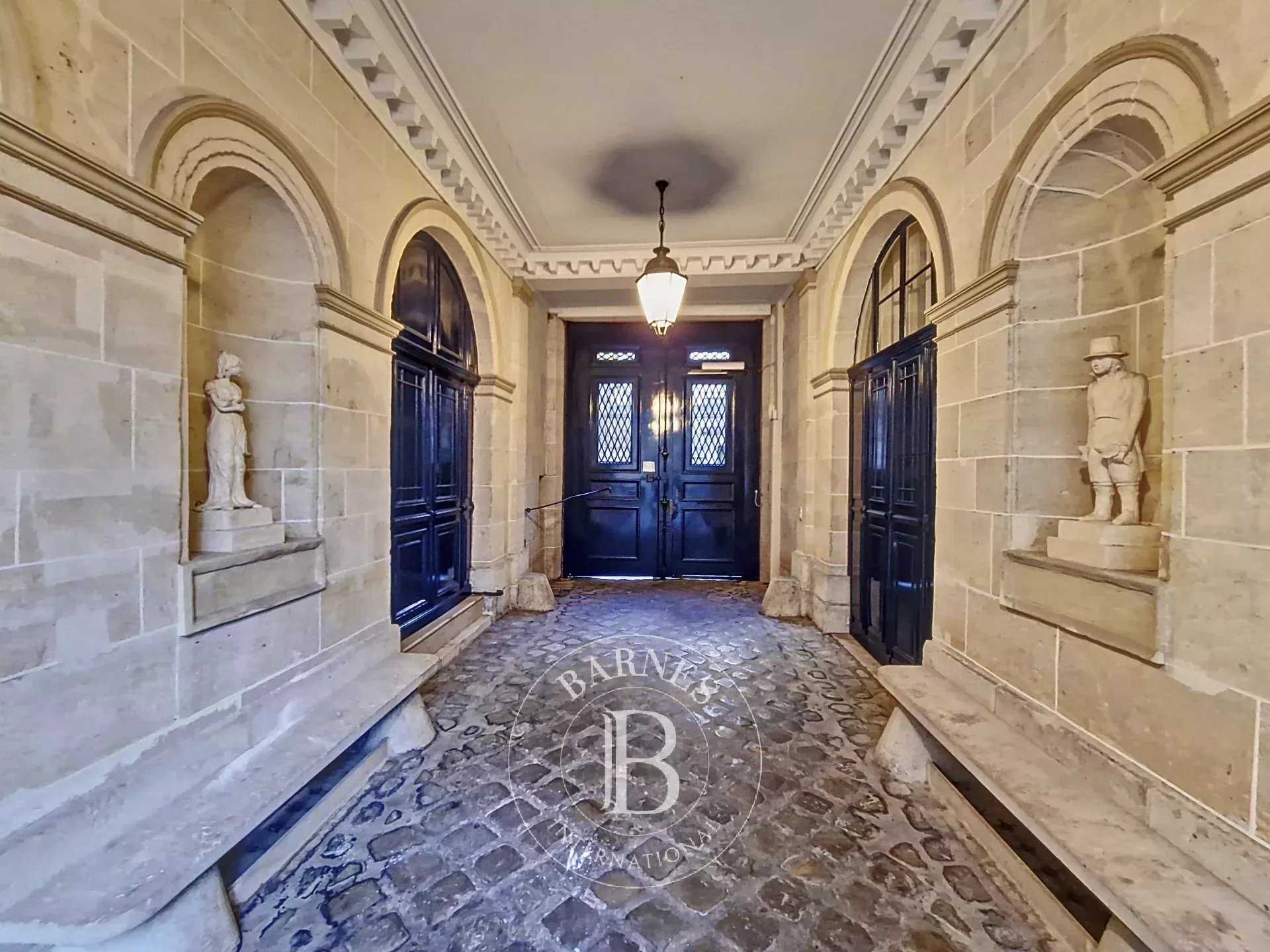 Appartement Paris 75006  -  ref 83711889 (picture 1)