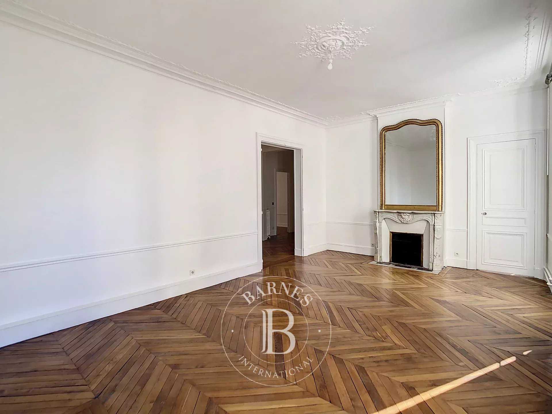 Appartement Paris 75007  -  ref 8112046 (picture 2)