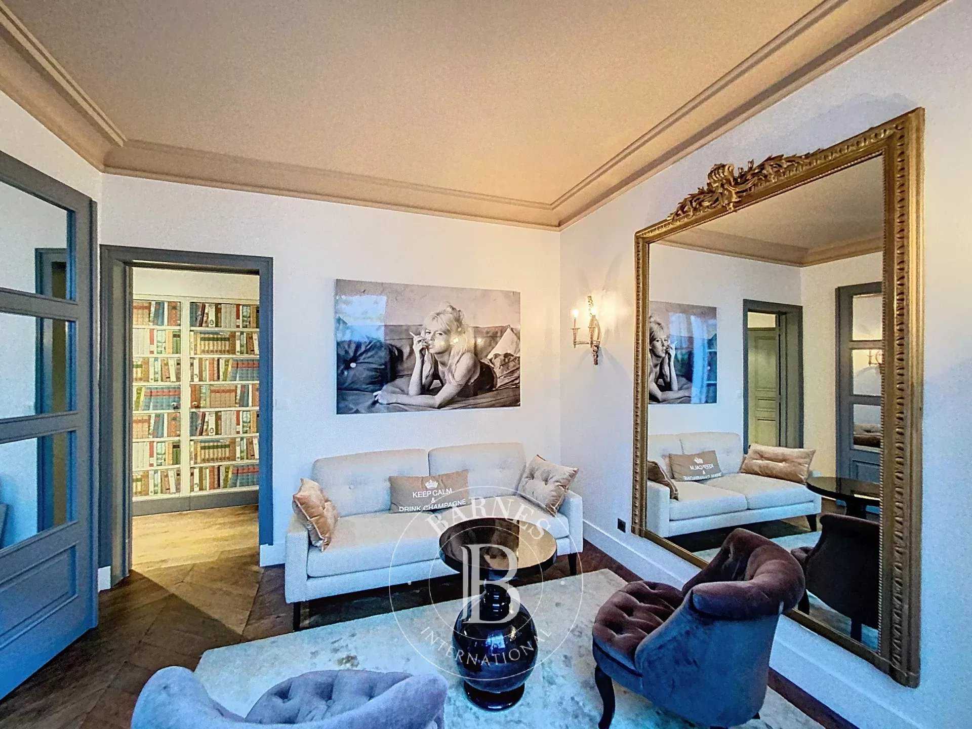 Apartment Paris 75006  -  ref 85342506 (picture 1)