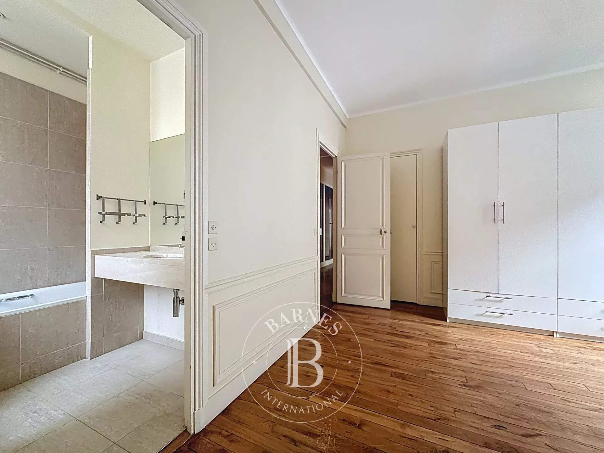 Paris  - Appartement 7 Pi&egrave;ces 4 Chambres - picture 11