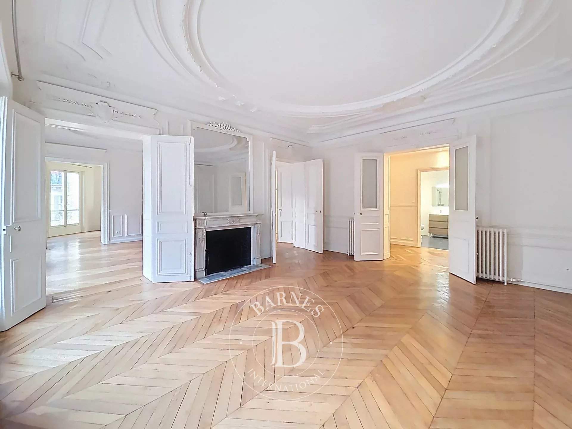 Paris  - Appartement 5 Pi&egrave;ces 3 Chambres - picture 2