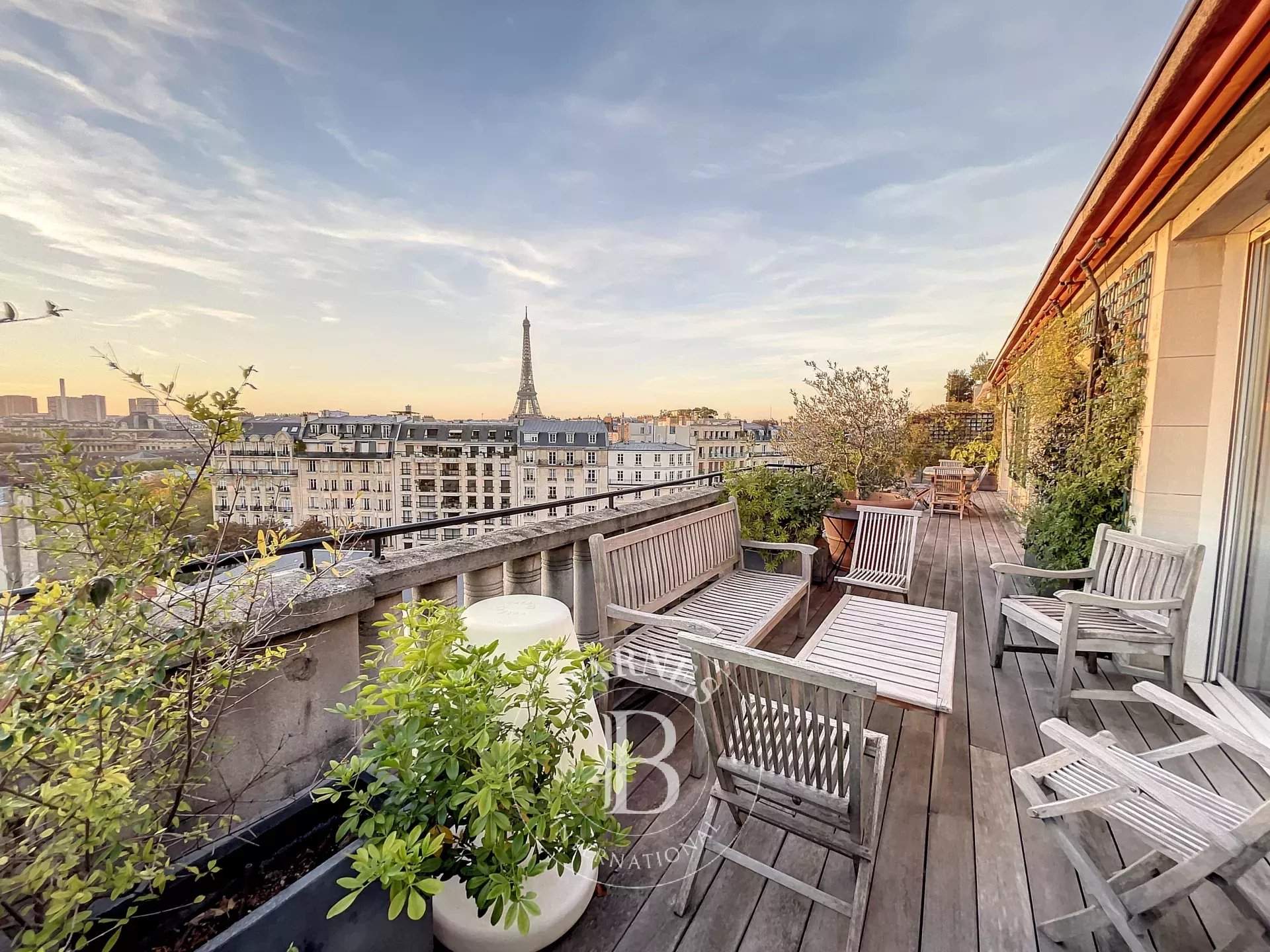 Paris  - Apartment 3 Bedrooms - picture 1