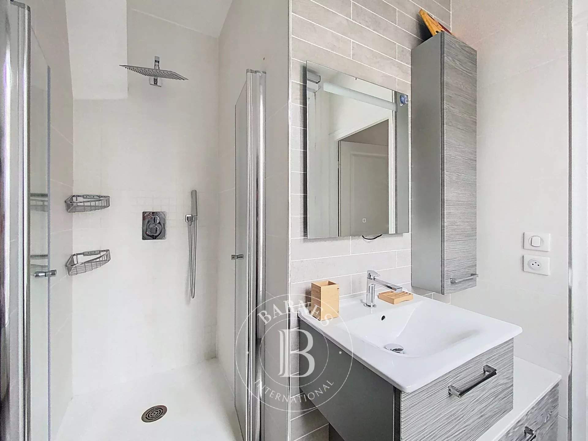 Paris  - Apartment 3 Bedrooms - picture 8