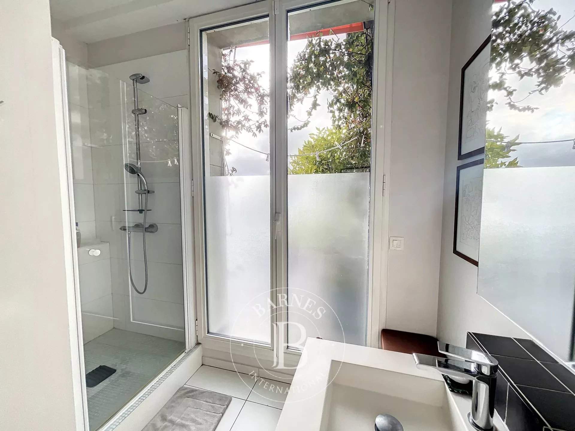 Paris  - Apartment 3 Bedrooms - picture 13