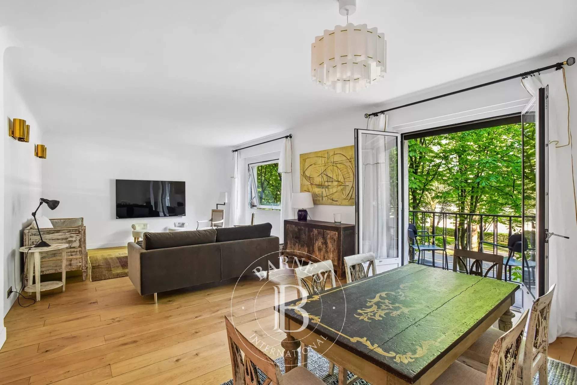 Paris  - Appartement 4 Pi&egrave;ces 2 Chambres - picture 2