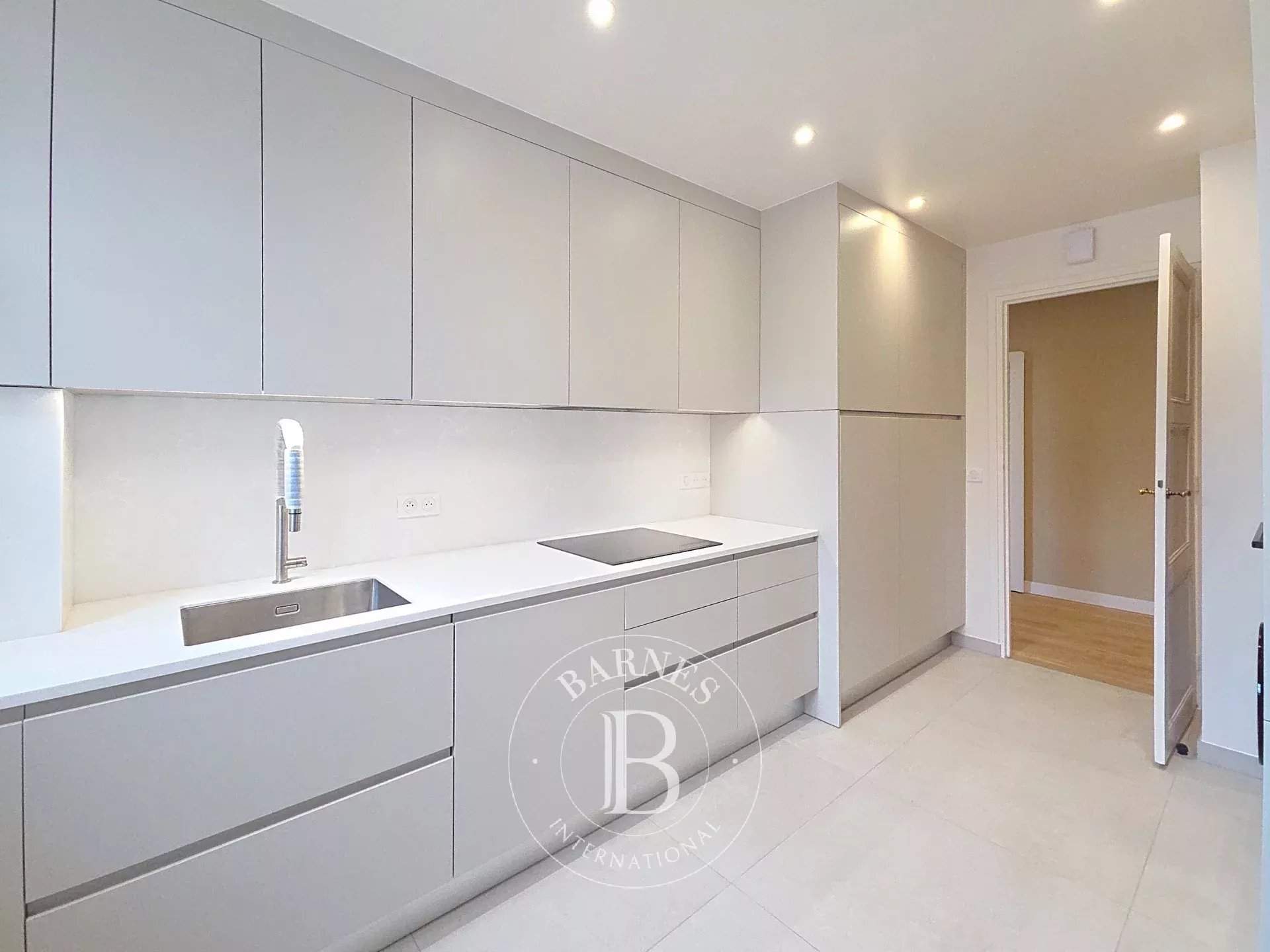 Paris  - Appartement 4 Pi&egrave;ces 2 Chambres - picture 9