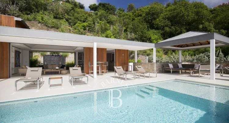 Contemporary 3-bedroom villa with panoramic view picture 20