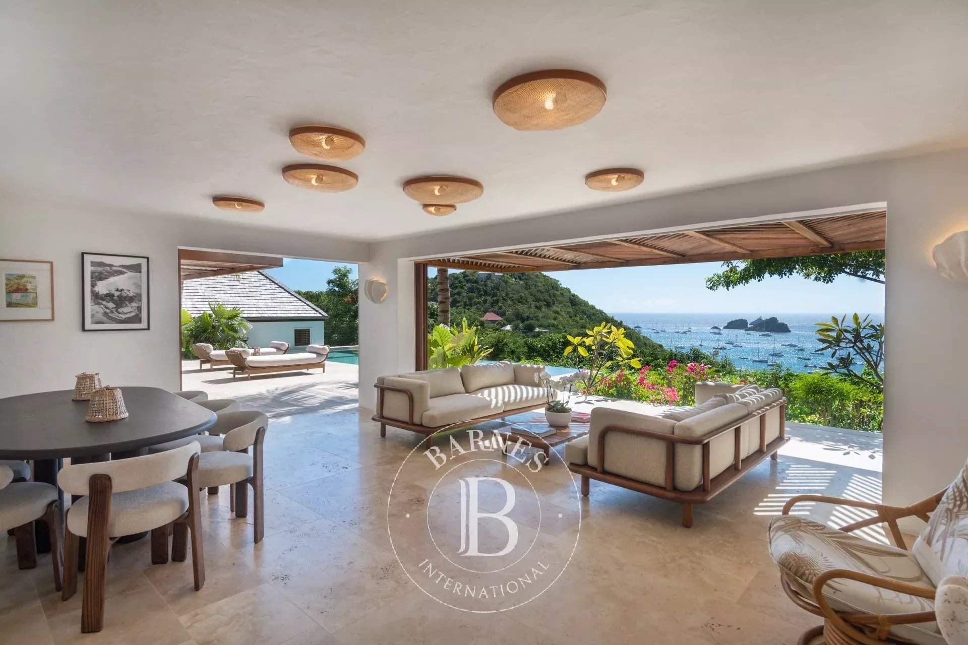 Stunning 4-bedroom villa facing the sunset. picture 4