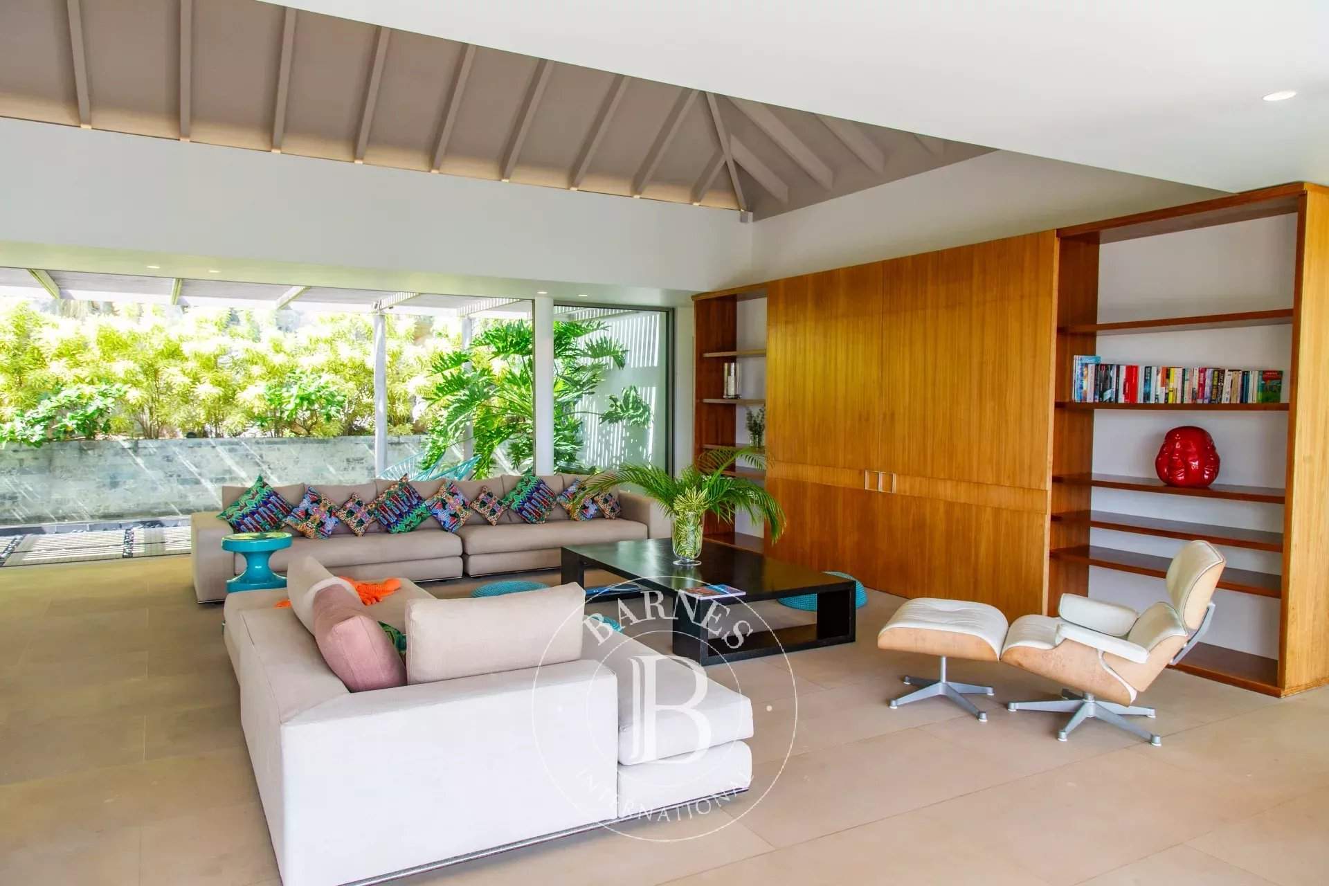 Peaceful and Tranquil Villa in Colombier picture 6