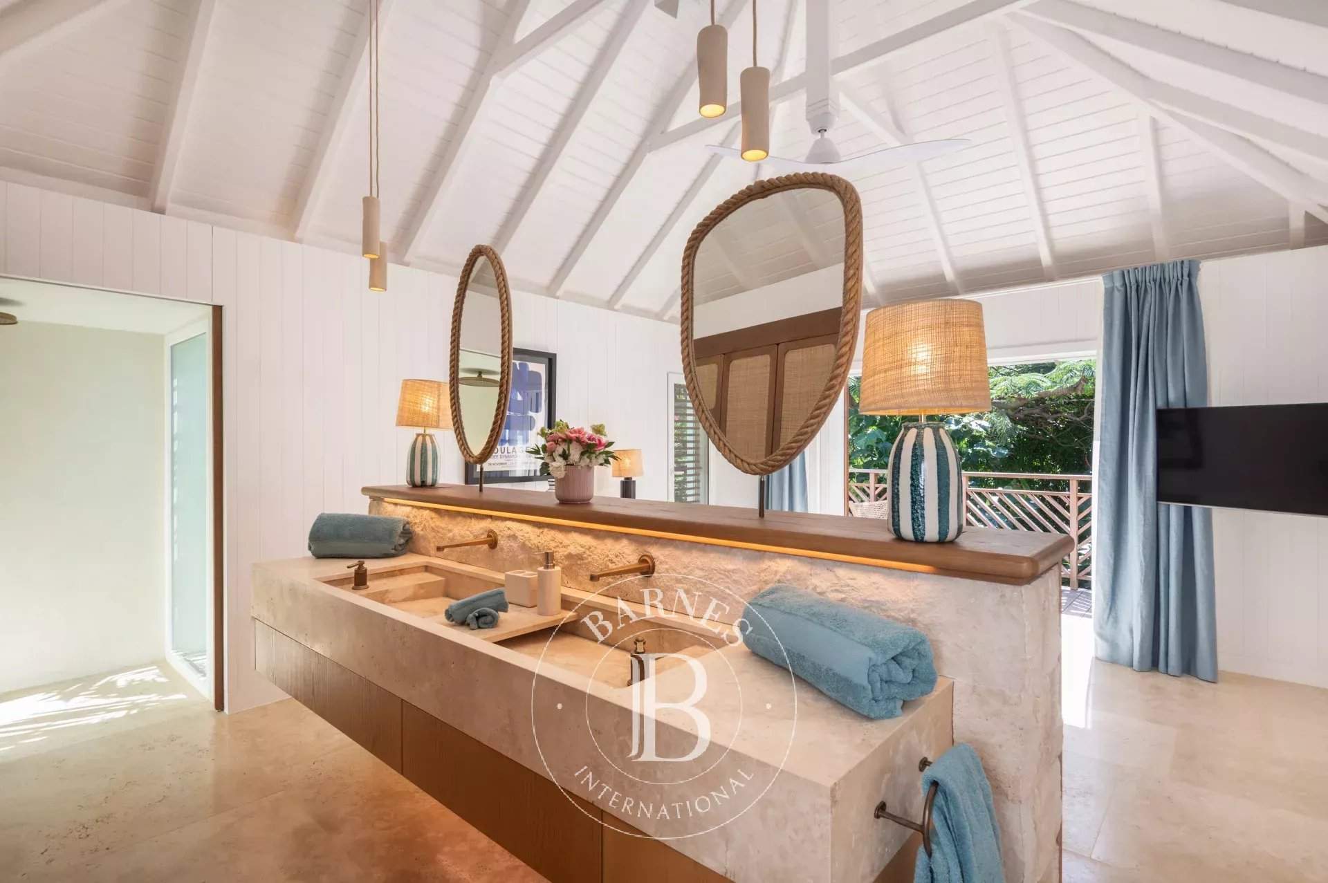 Stunning 4-bedroom villa facing the sunset. picture 13