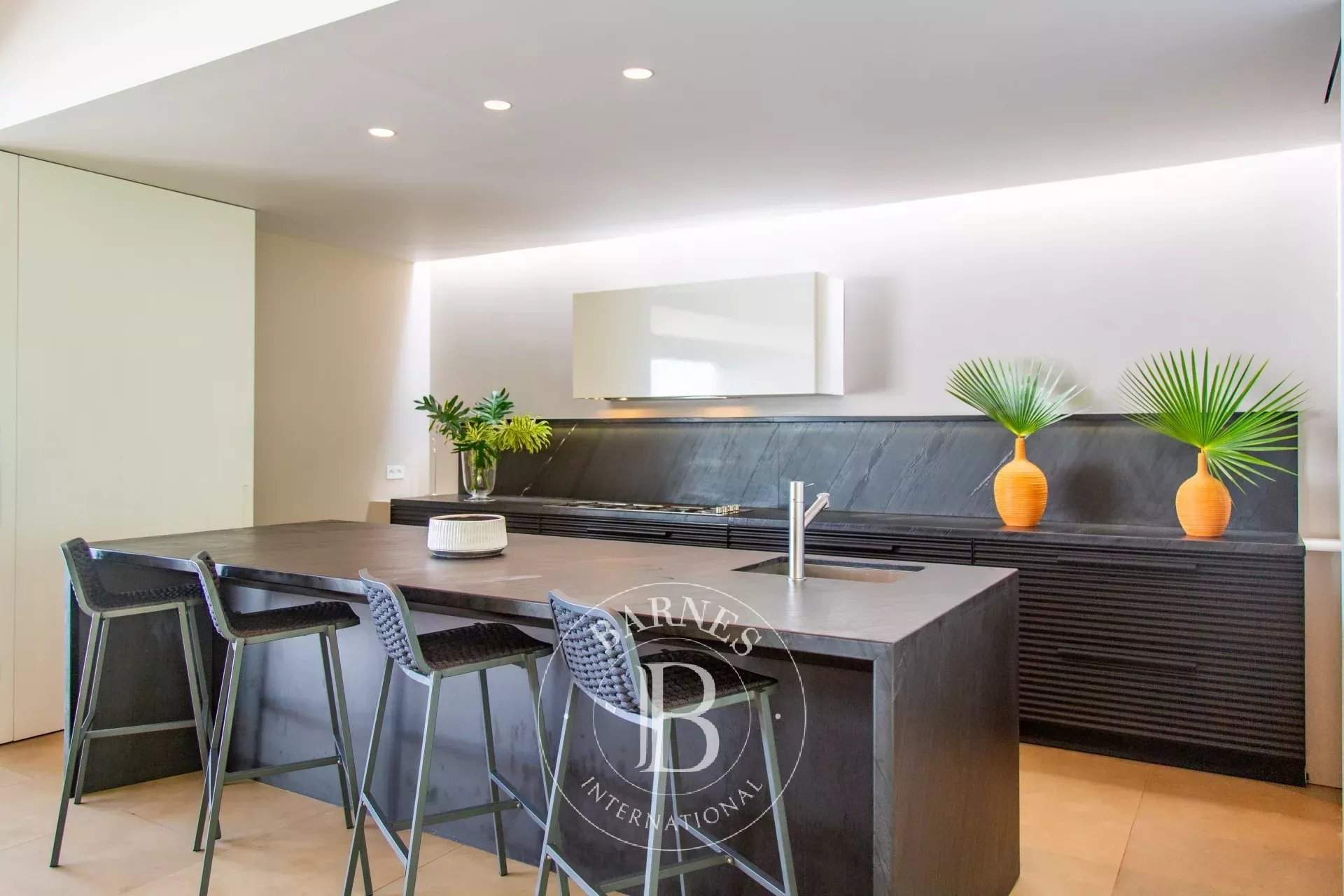 Peaceful and Tranquil Villa in Colombier picture 8