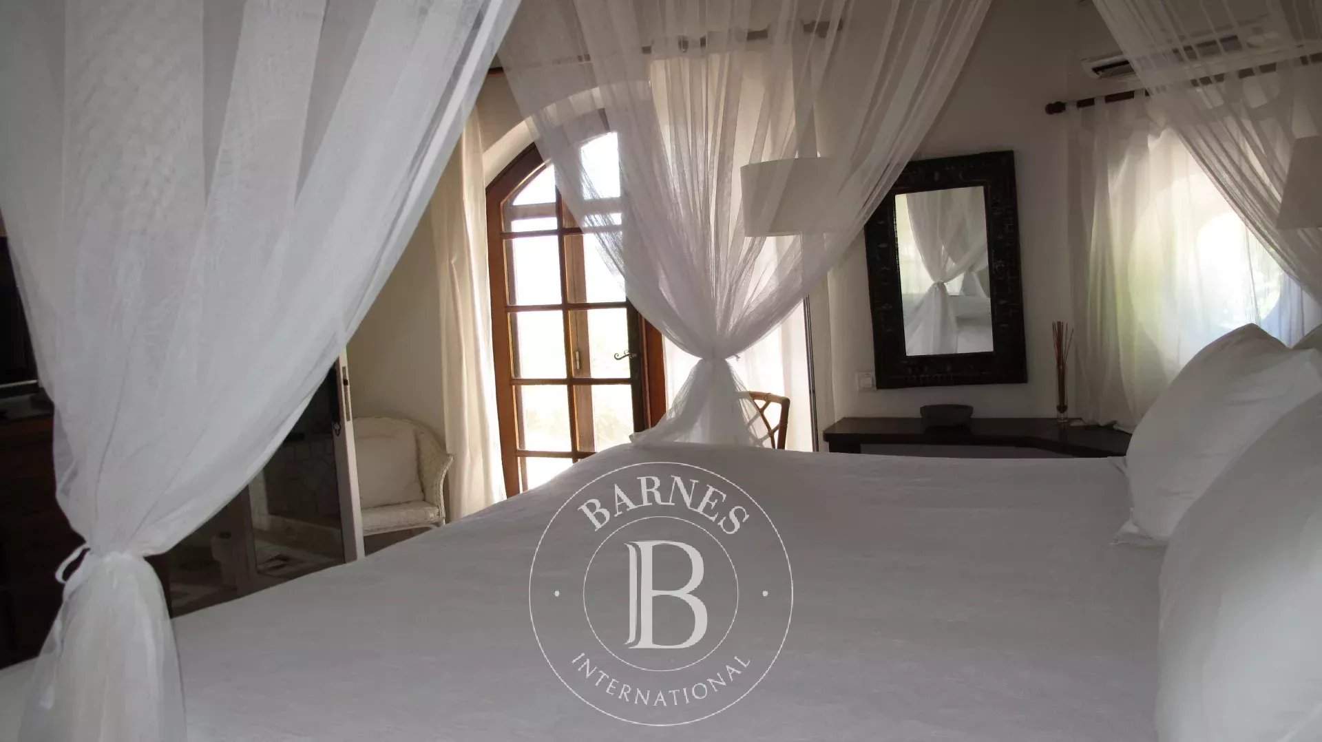 2 bedroom villa located in Pointe Milou picture 8