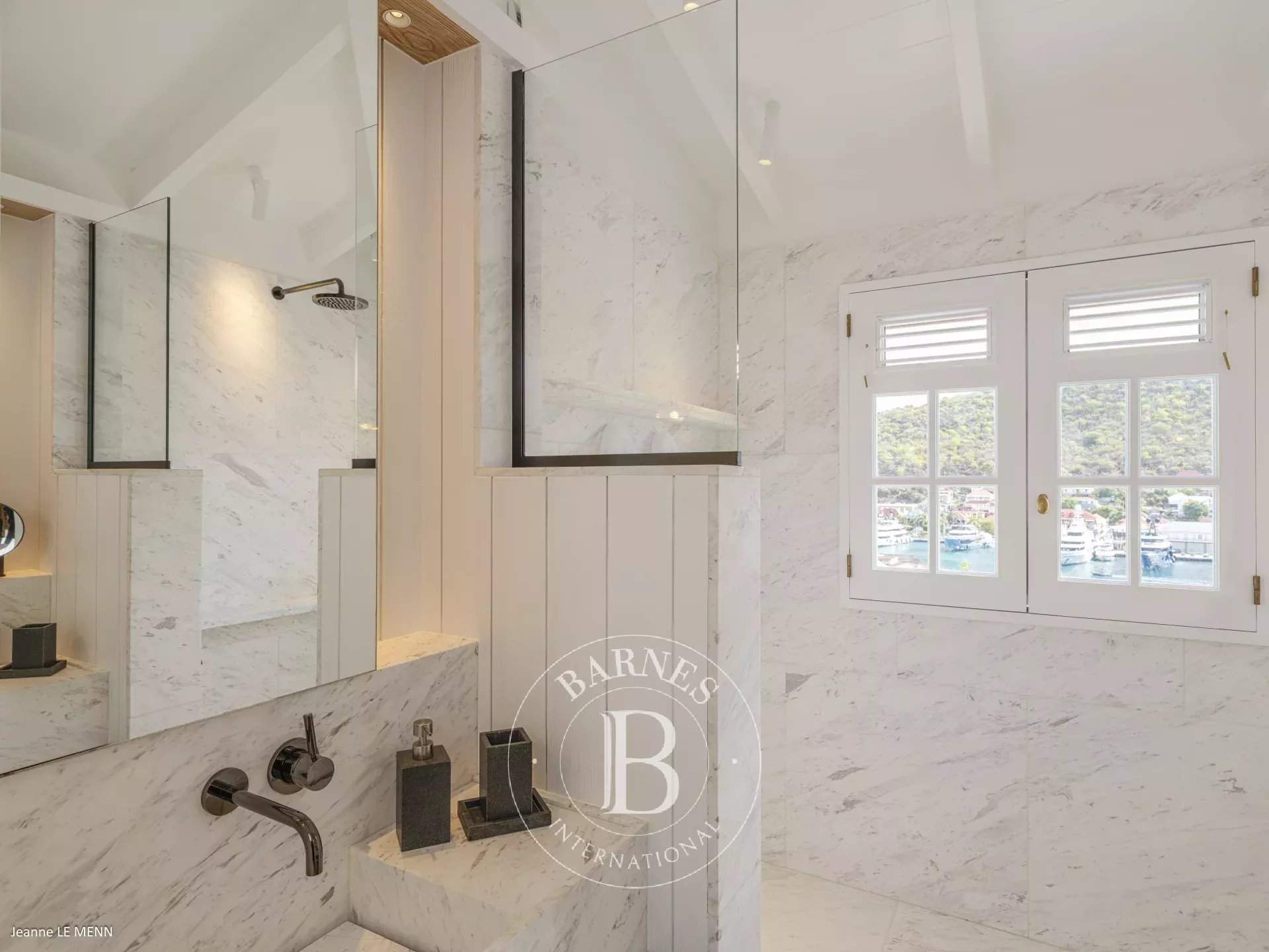 Magnificent 4-bedroom villa in the heart of Gustavia picture 13