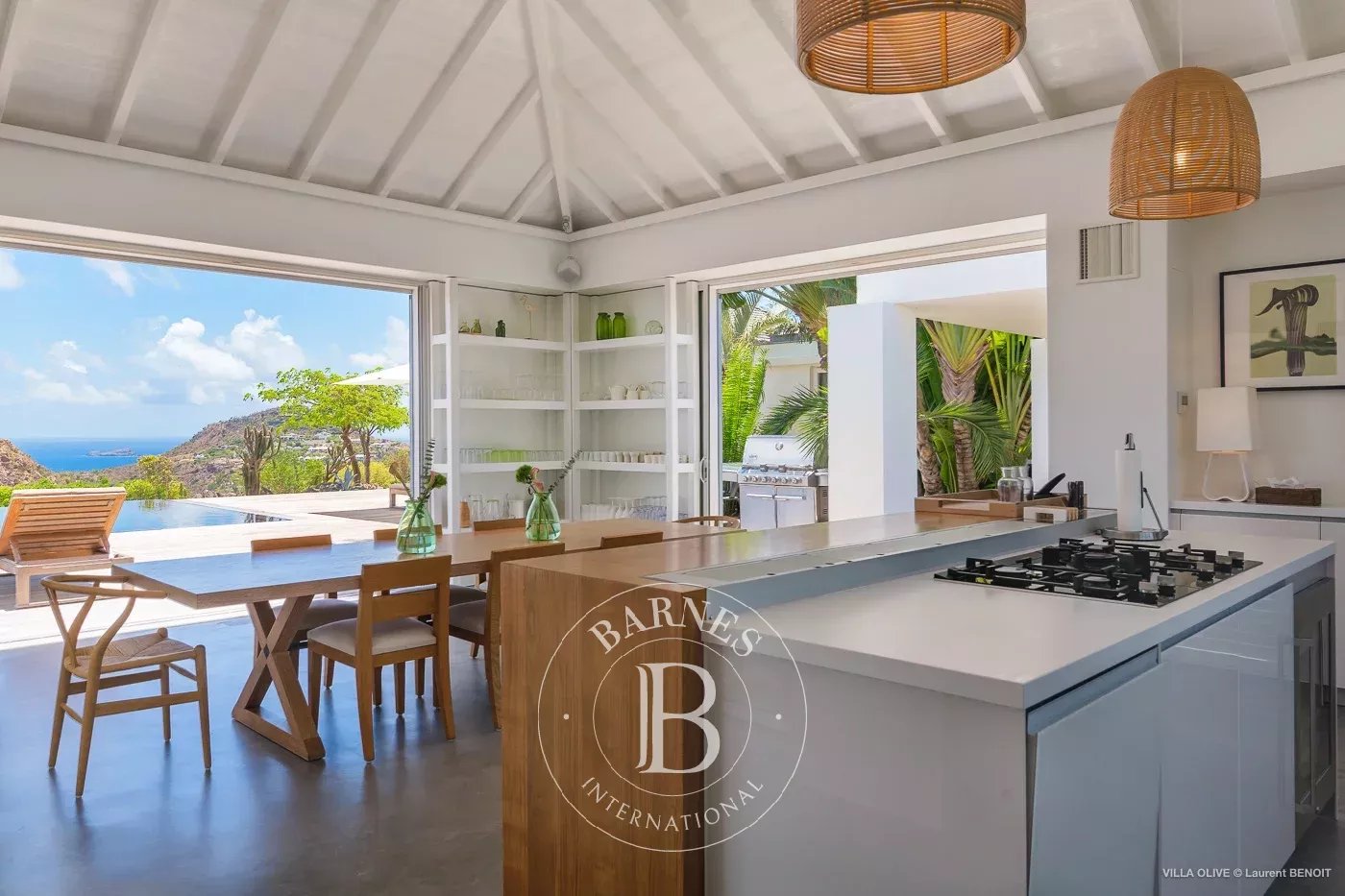 Bright, beautiful  and private 4 bedrooms villa picture 11