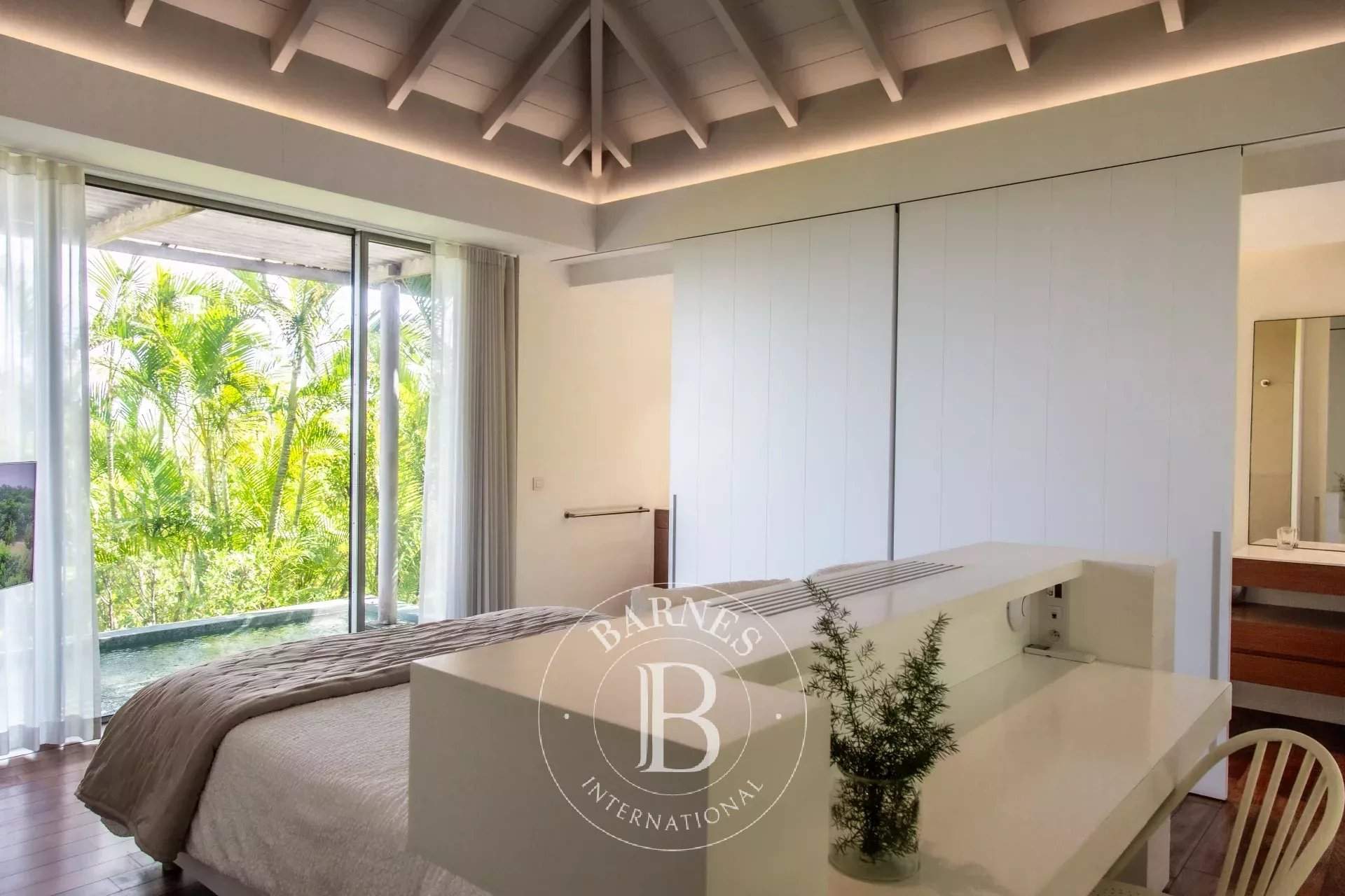 Peaceful and Tranquil Villa in Colombier picture 10