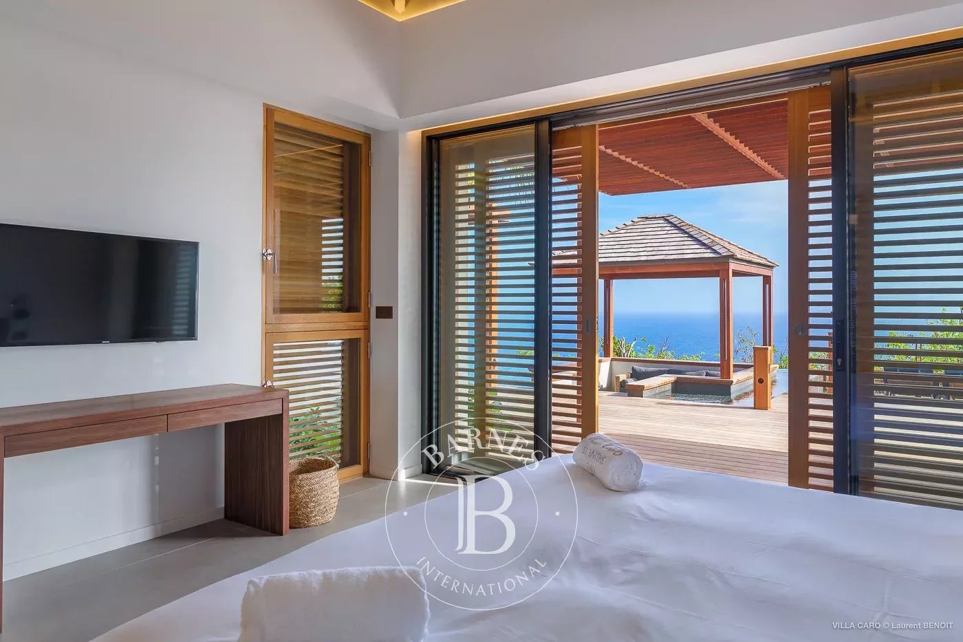 Magnificent contemporary villa with 5 bedrooms picture 16