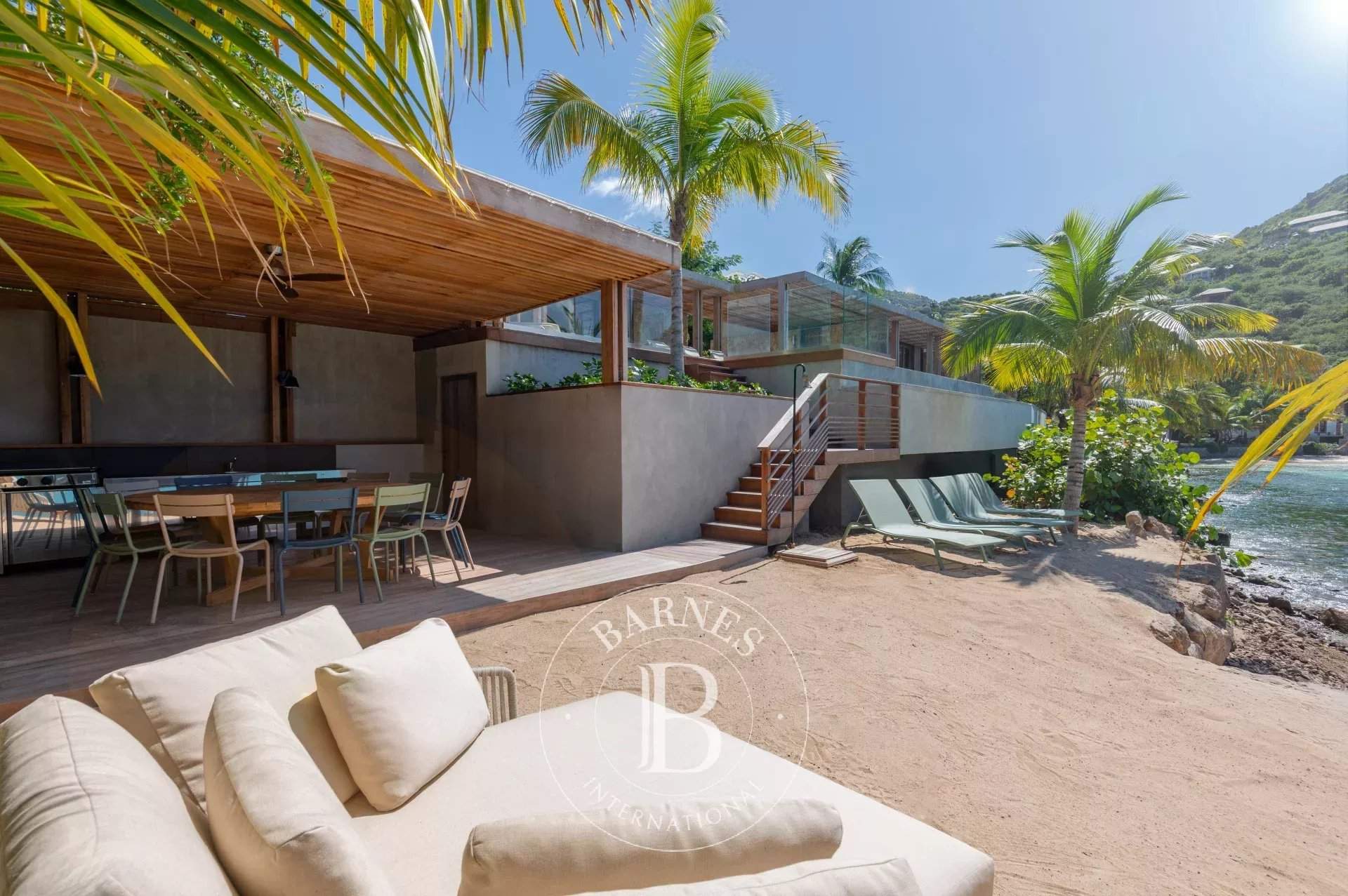 Superb 5-bedroom beachfront villa. picture 4