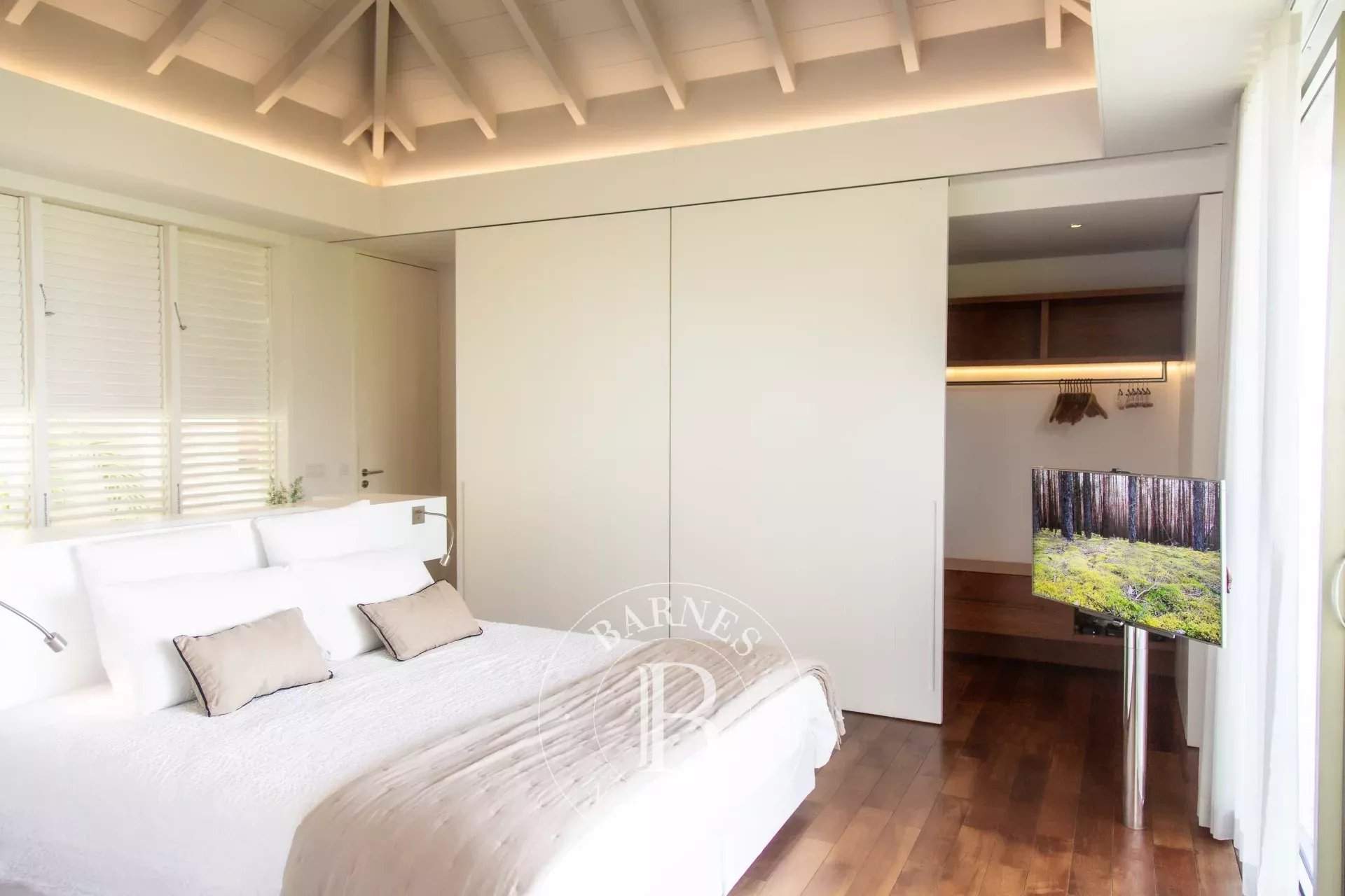 Peaceful and Tranquil Villa in Colombier picture 11