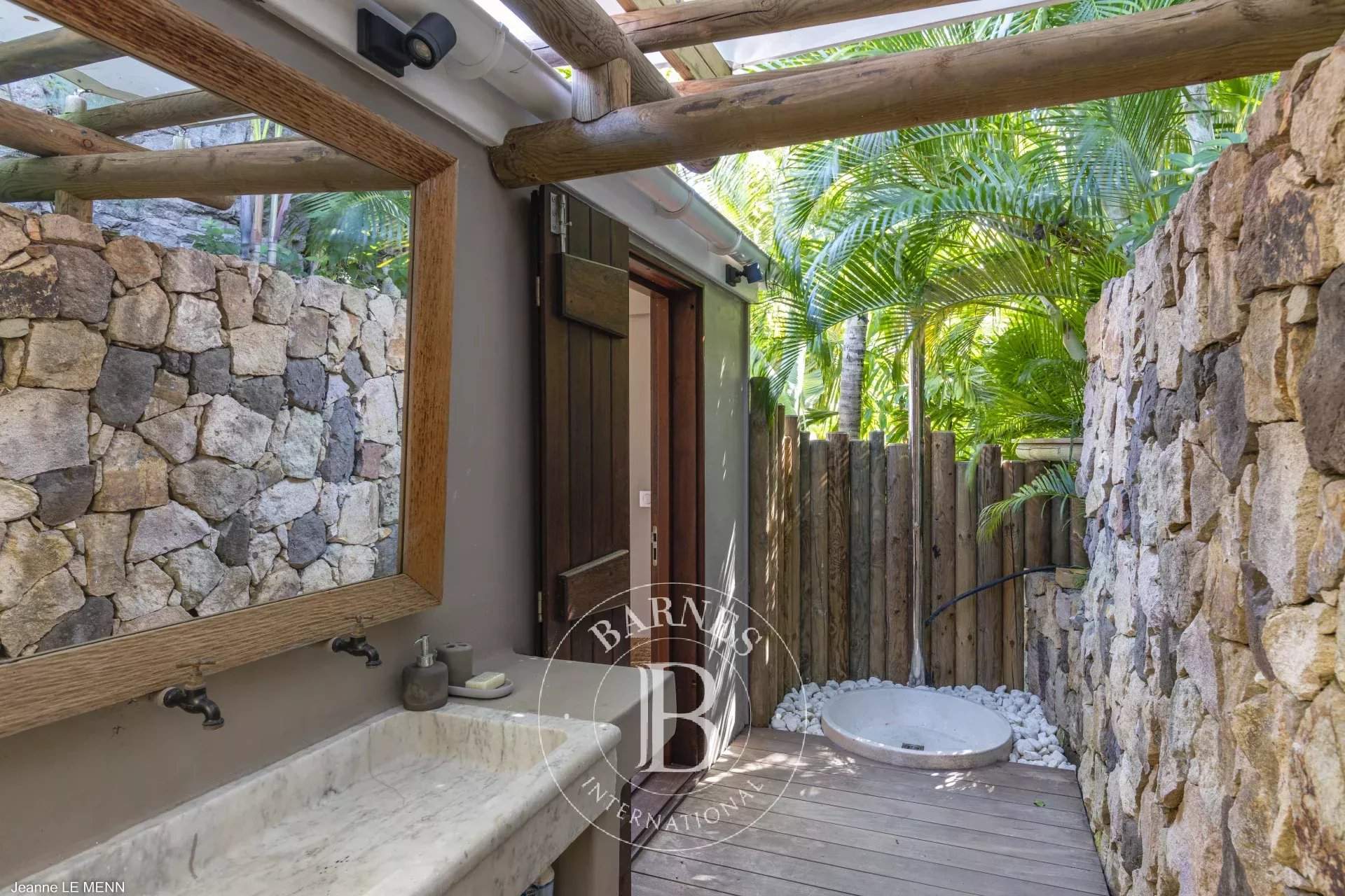 Beautiful Caribbean villa picture 16