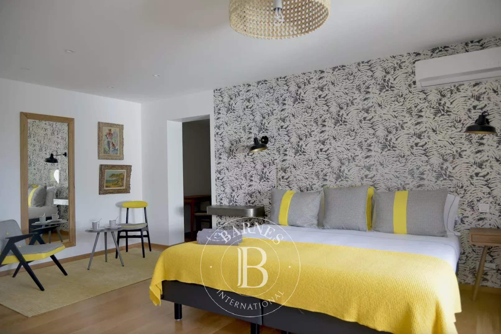 New built 4 bedrooms villa on Flamands' hills. picture 14