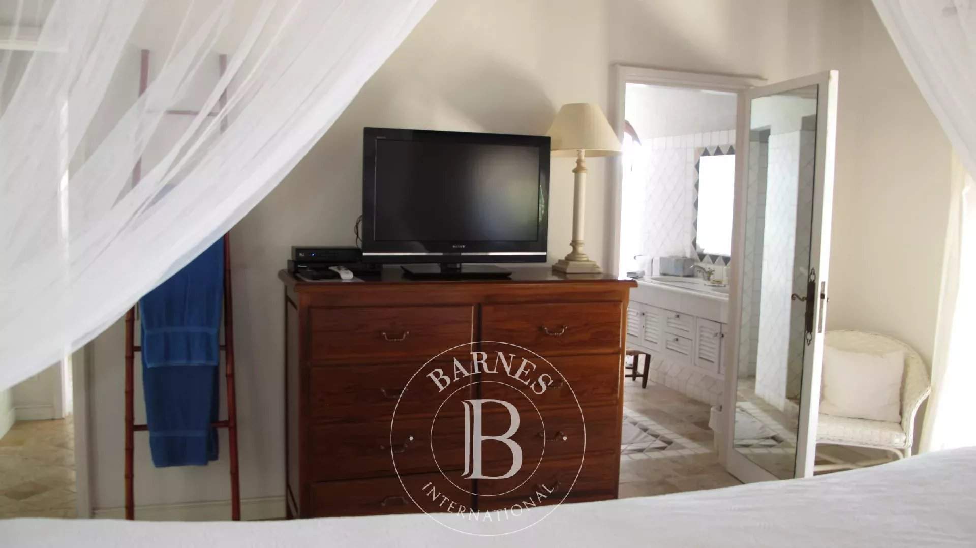 2 bedroom villa located in Pointe Milou picture 9