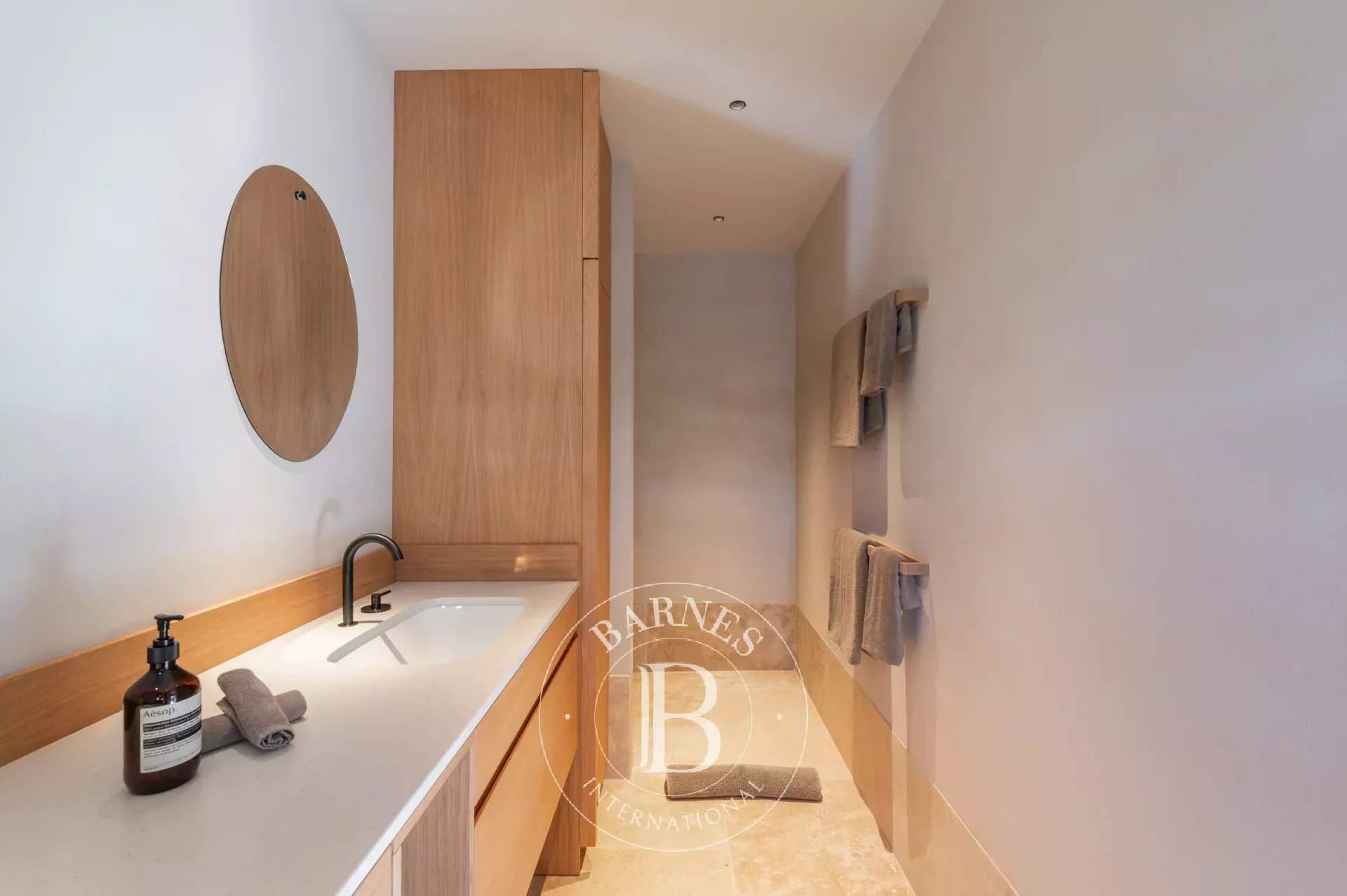 Superb 5-bedroom beachfront villa. picture 18