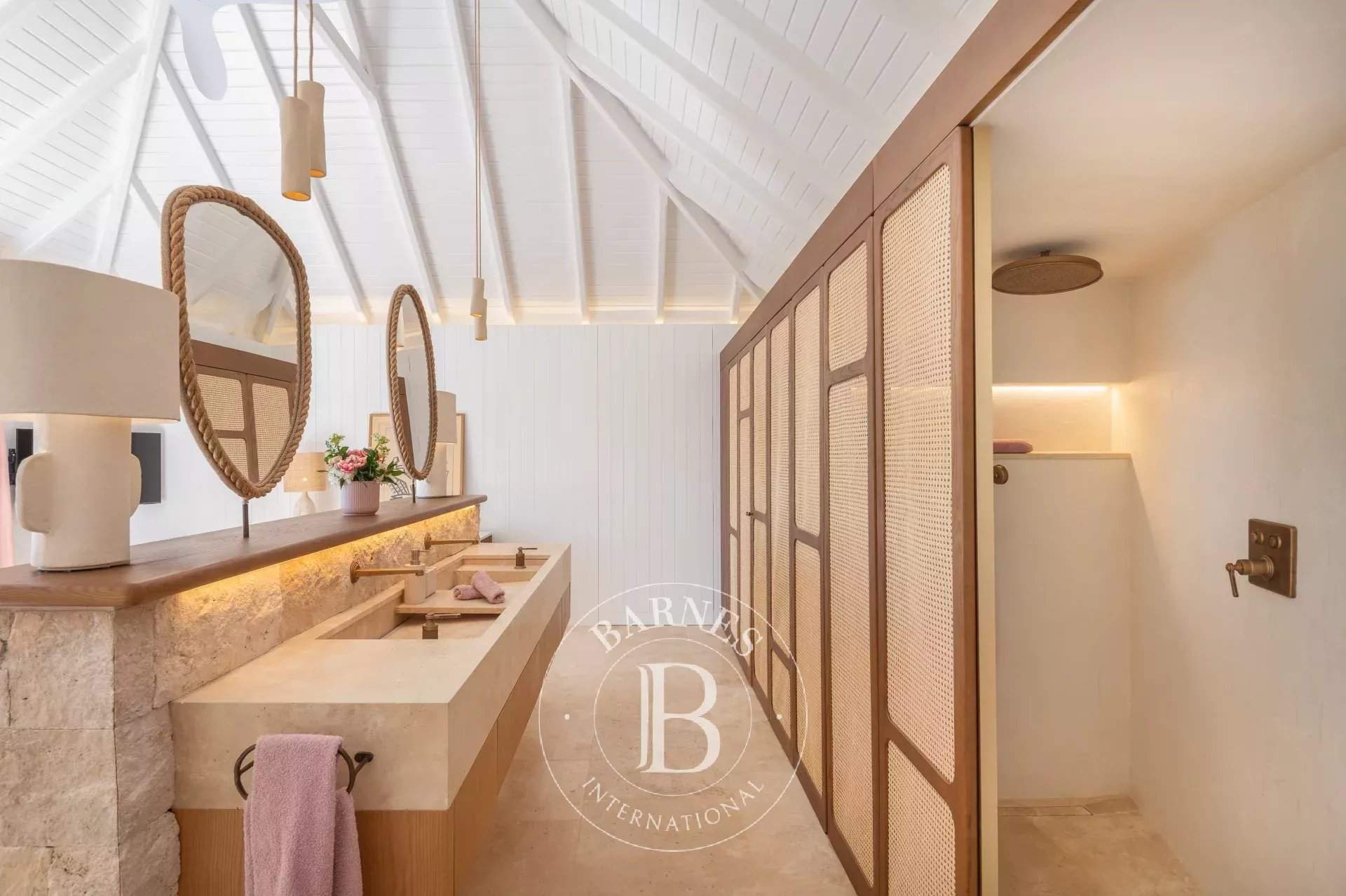 Stunning 4-bedroom villa facing the sunset. picture 18