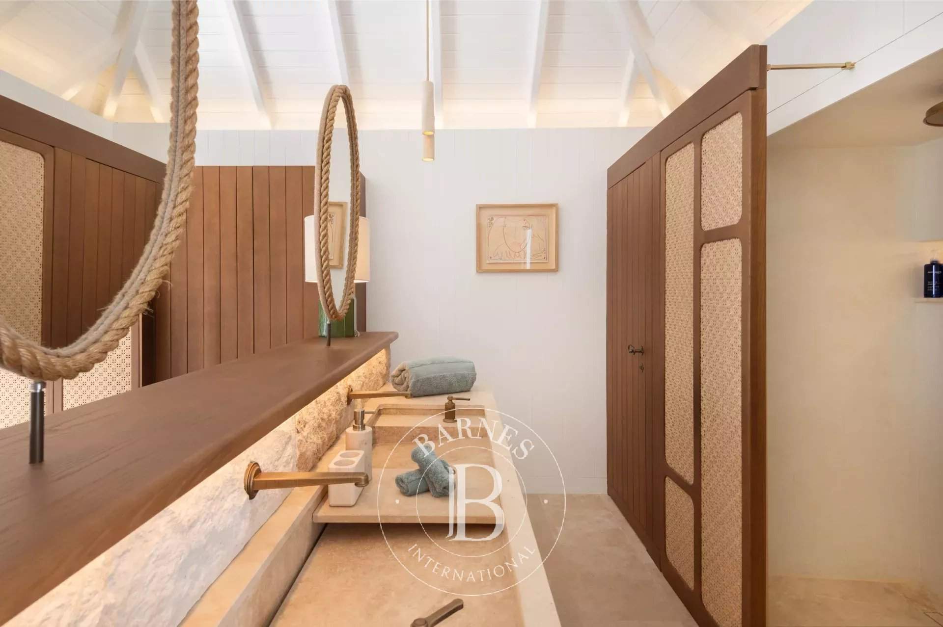 Stunning 4-bedroom villa facing the sunset. picture 10