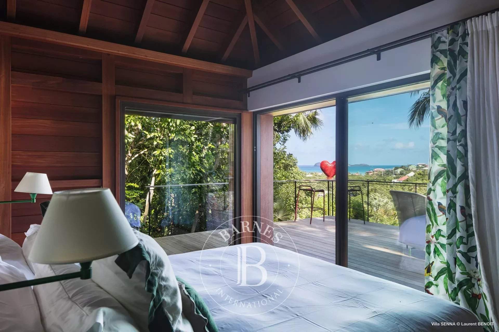 Beautiful contemporary villa picture 9