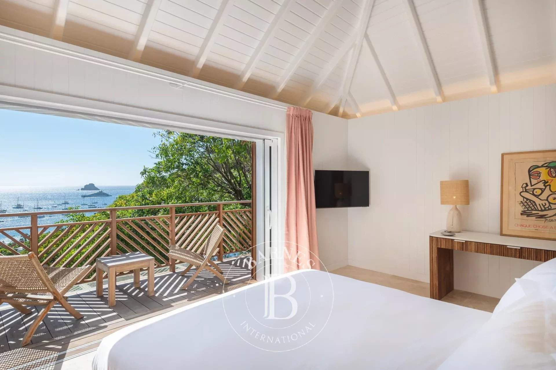 Stunning 4-bedroom villa facing the sunset. picture 17