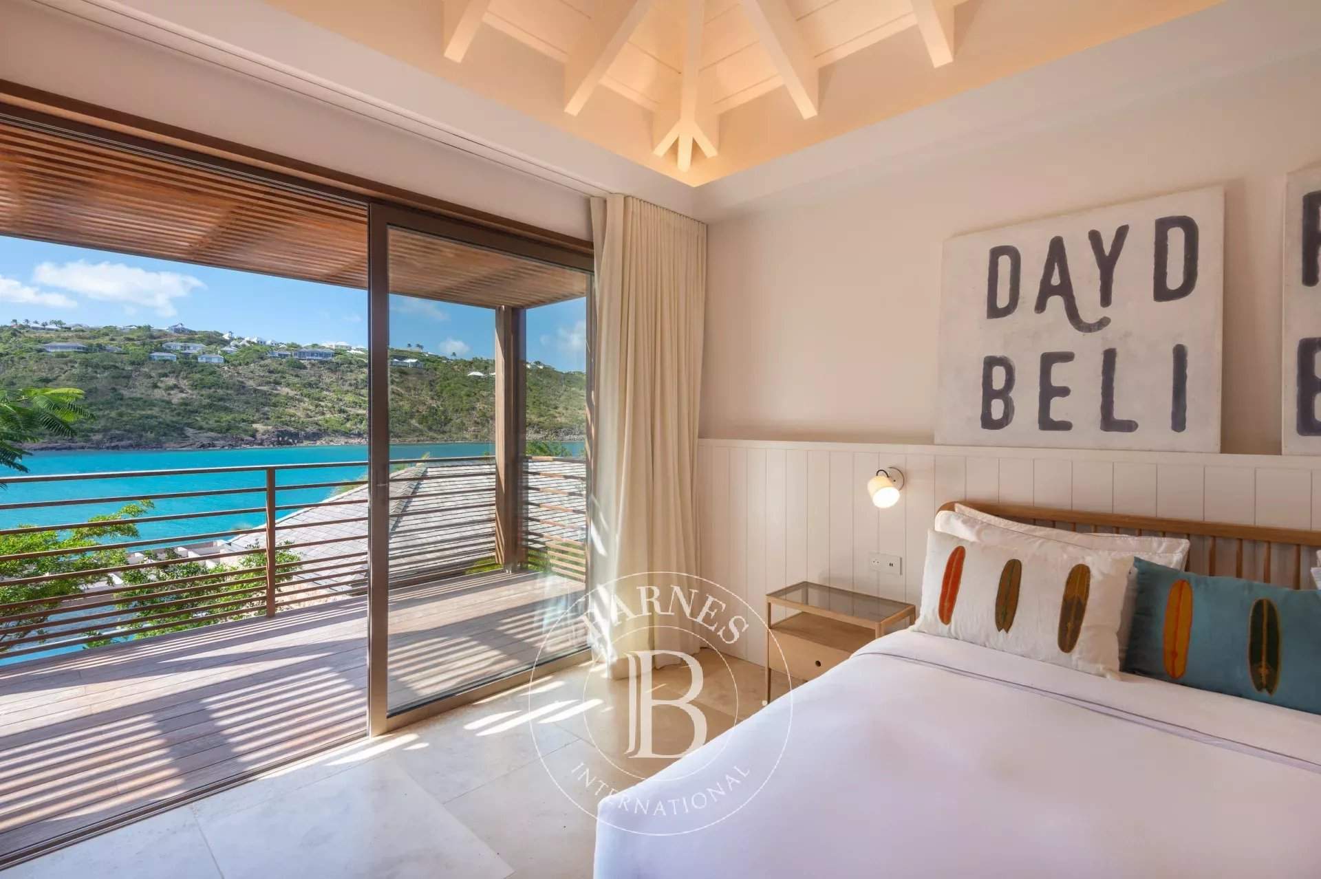 Superb 5-bedroom beachfront villa. picture 15