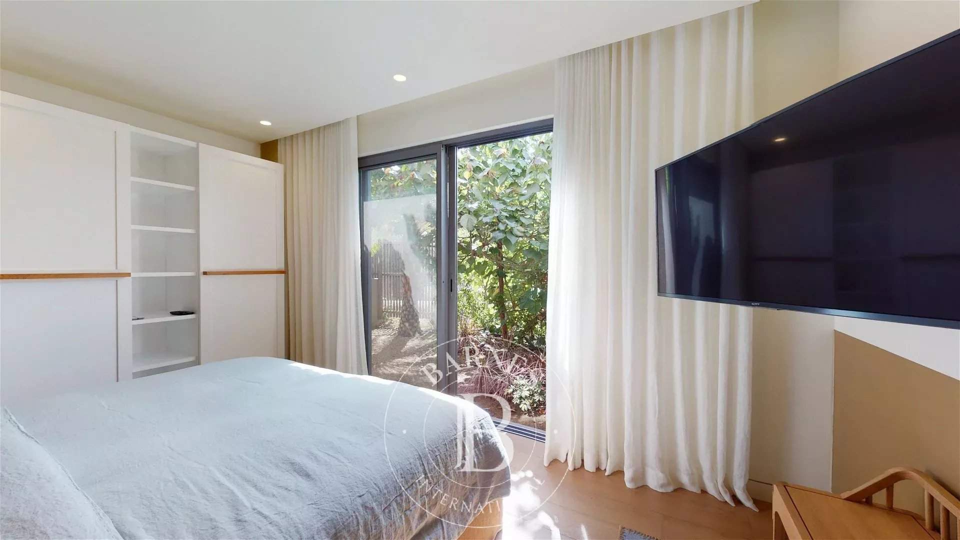 New built contemporary 5 bedroom-villa in Marigot picture 19