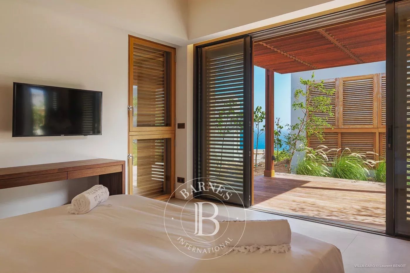 Magnificent contemporary villa with 5 bedrooms picture 18
