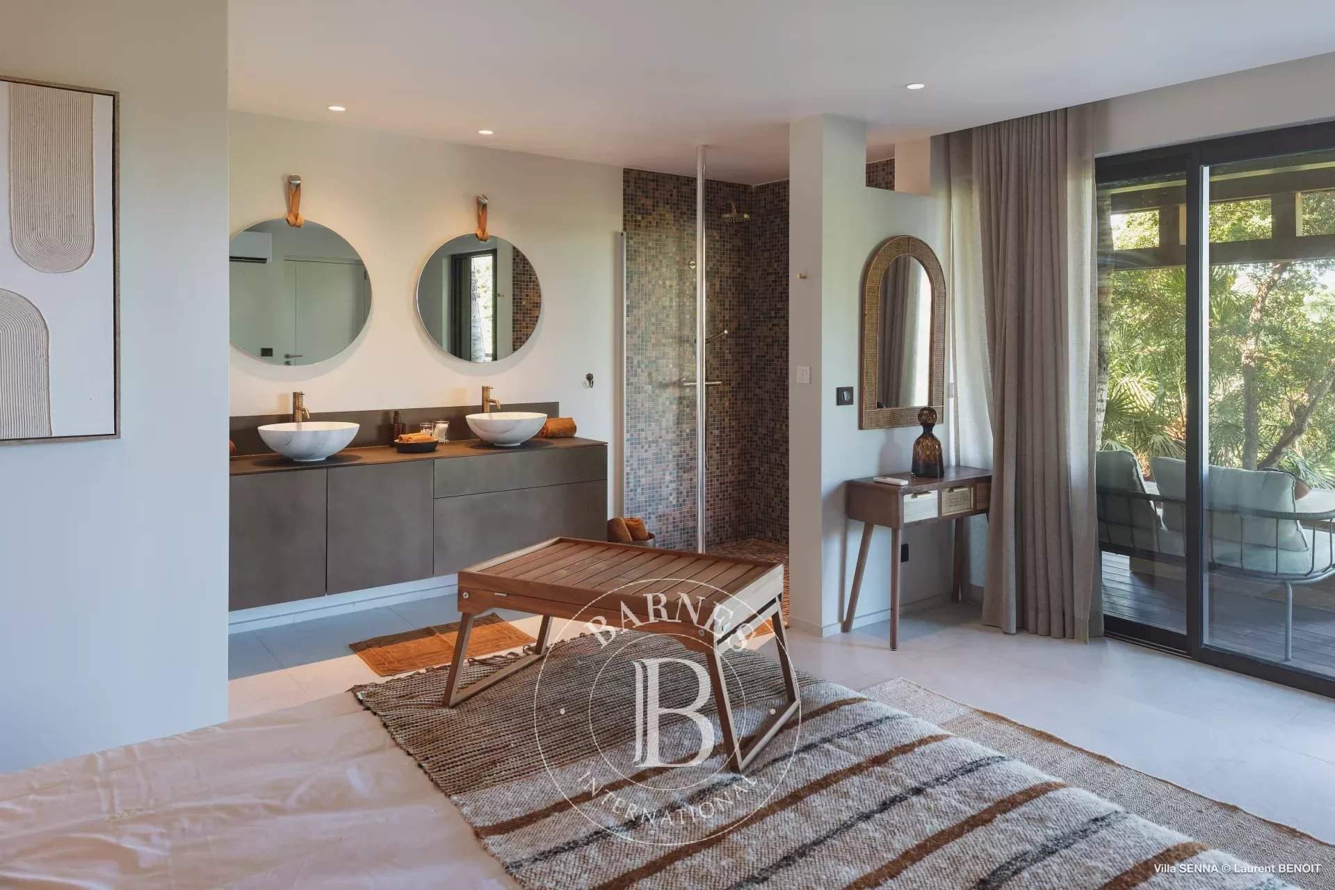 Beautiful contemporary villa picture 16