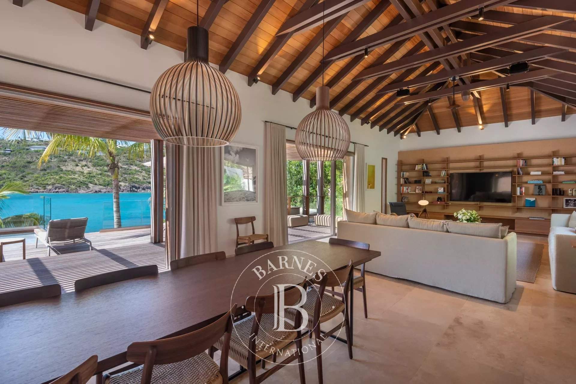 Superb 5-bedroom beachfront villa. picture 6